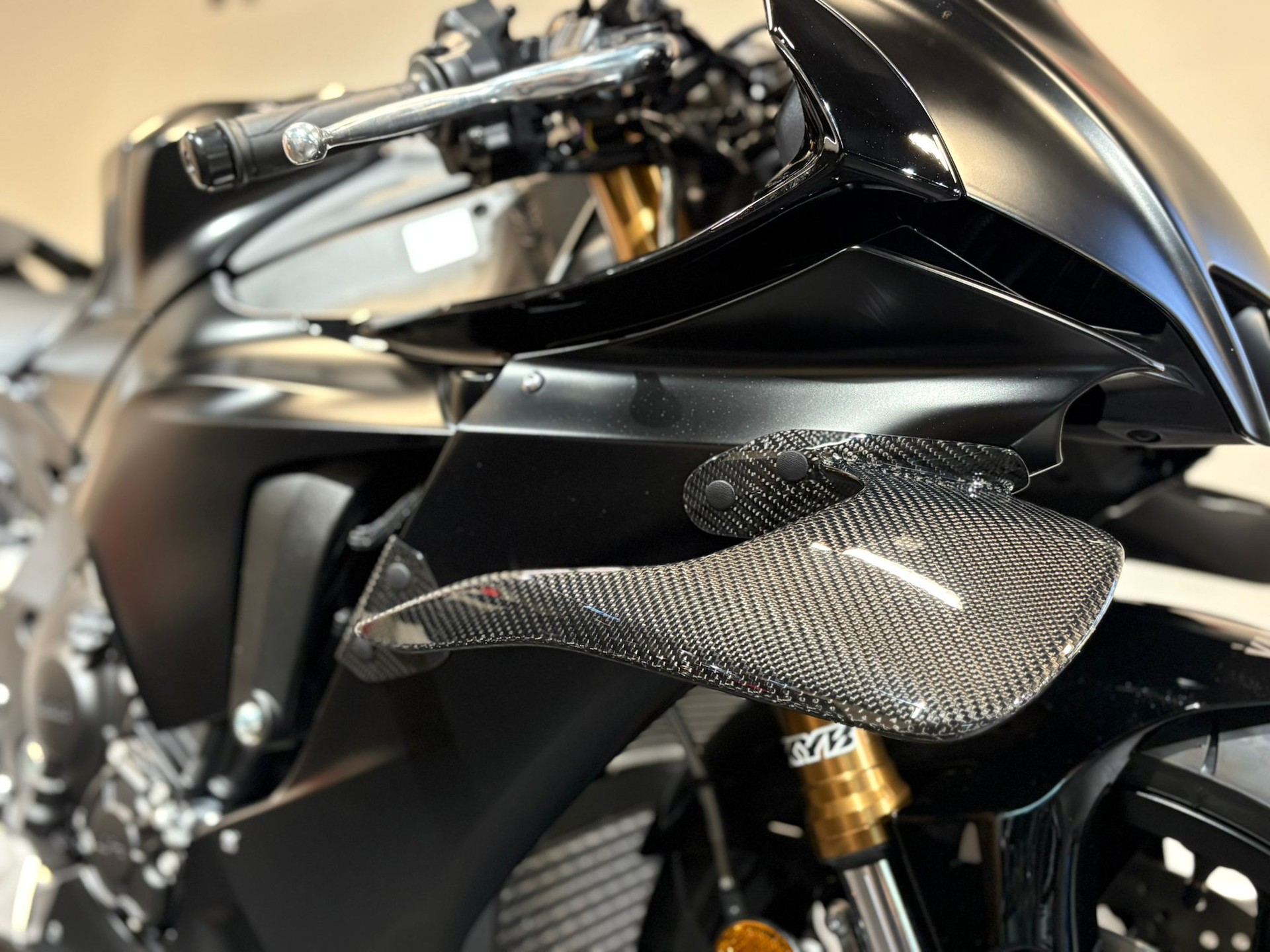 YAMAHA R1 Race-image-13