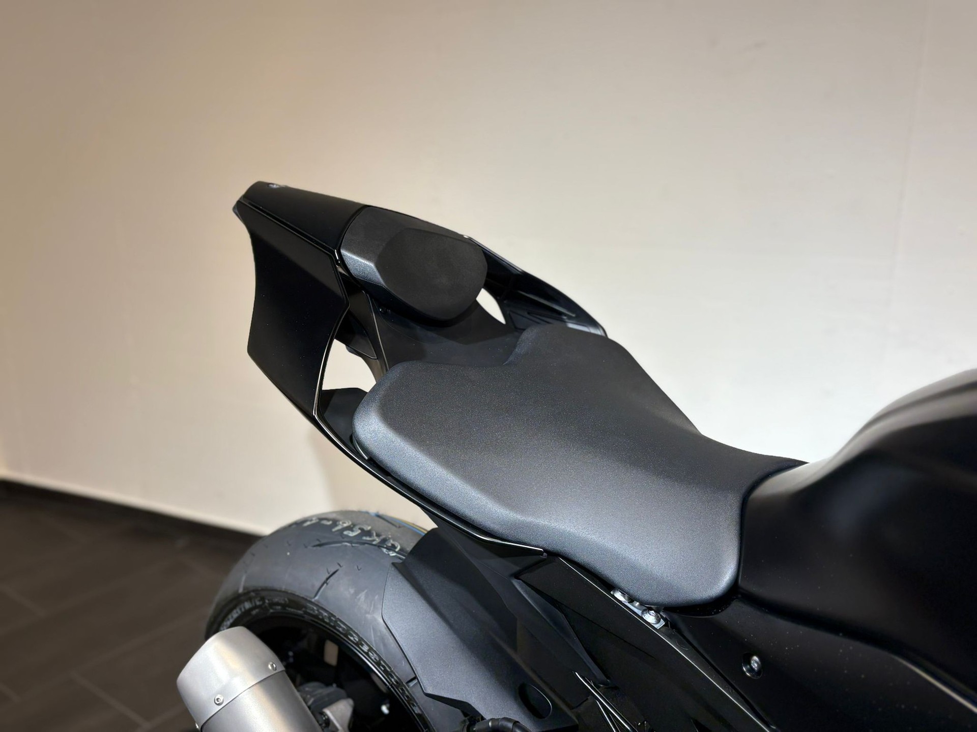 YAMAHA R1 Race-image-12
