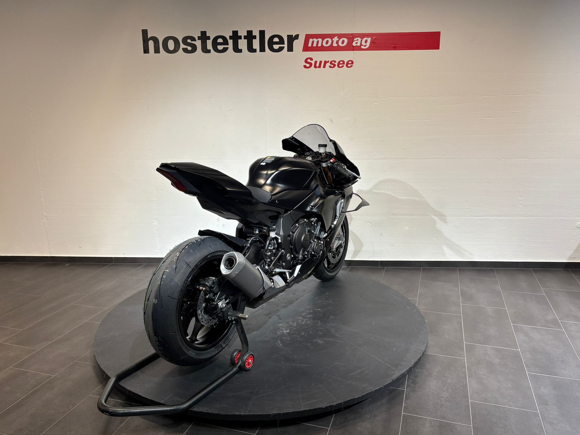 YAMAHA R1 Race-image-2