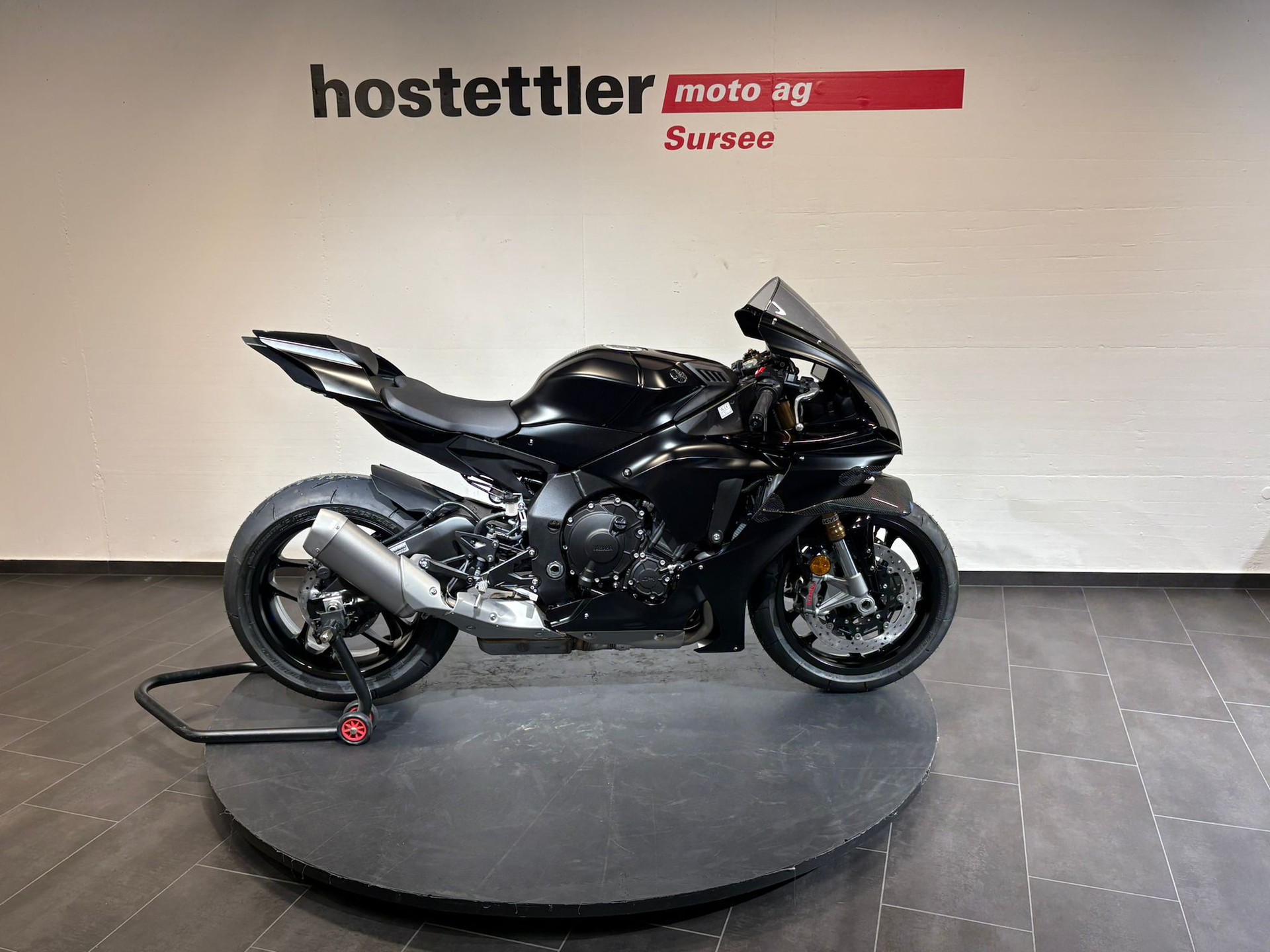YAMAHA R1 Race-image-1