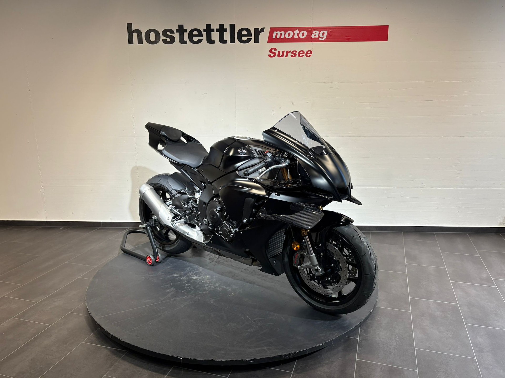 YAMAHA R1 Race-image-0