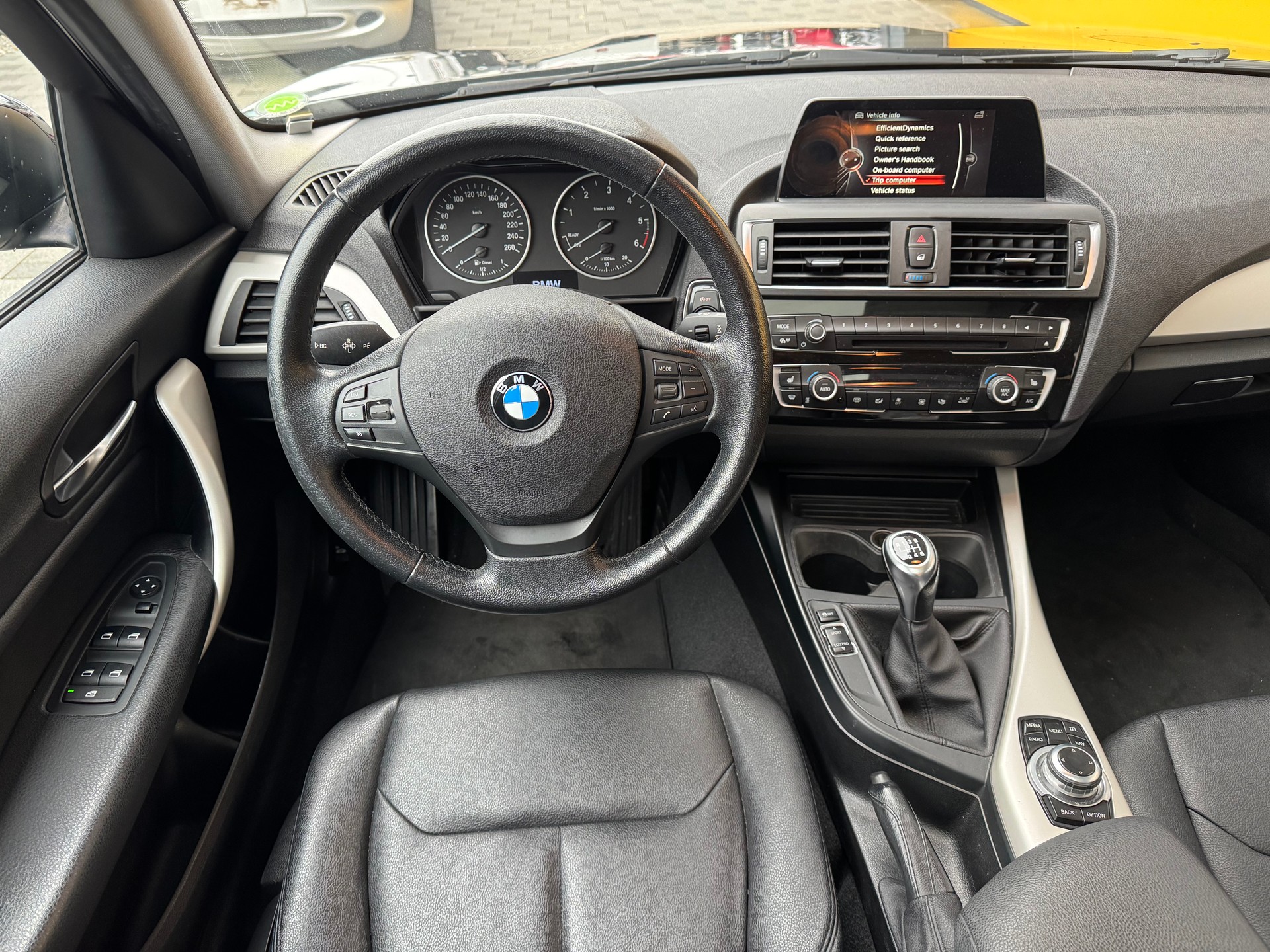 BMW 116d Efficient Dynamics Edition-image-10