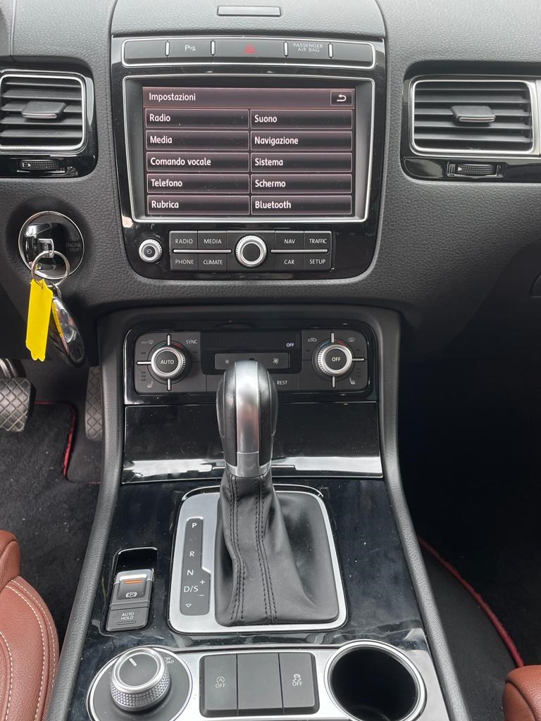 VW Touareg 3.0 TDI BlueMotion Technology Tiptronic-image-12