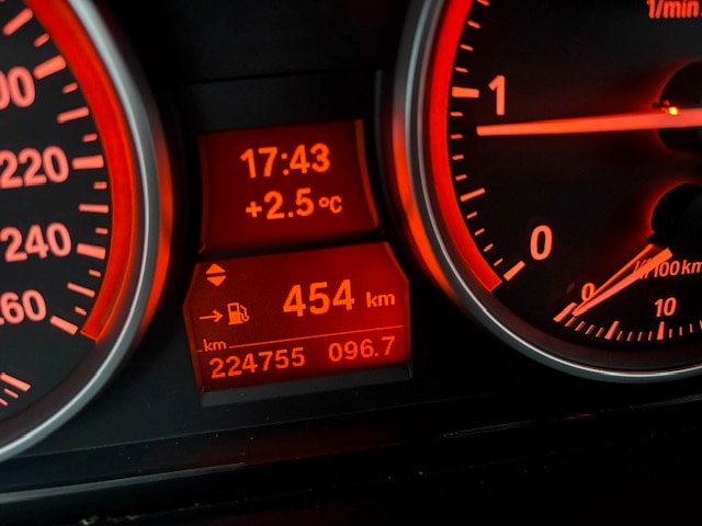 BMW X1 xDrive 18d-image-5