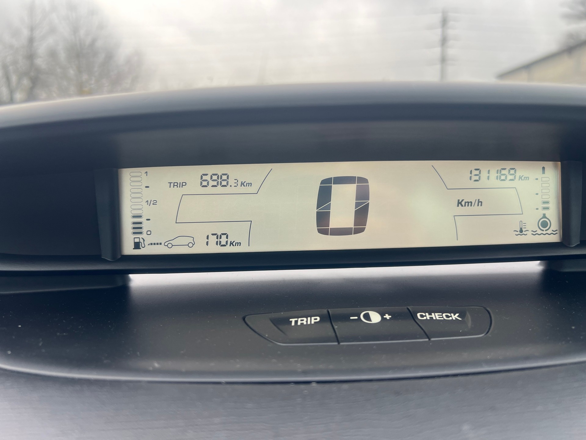 CITROEN C4 Berline 2.0i 16V Exclusive Automatic-image-12