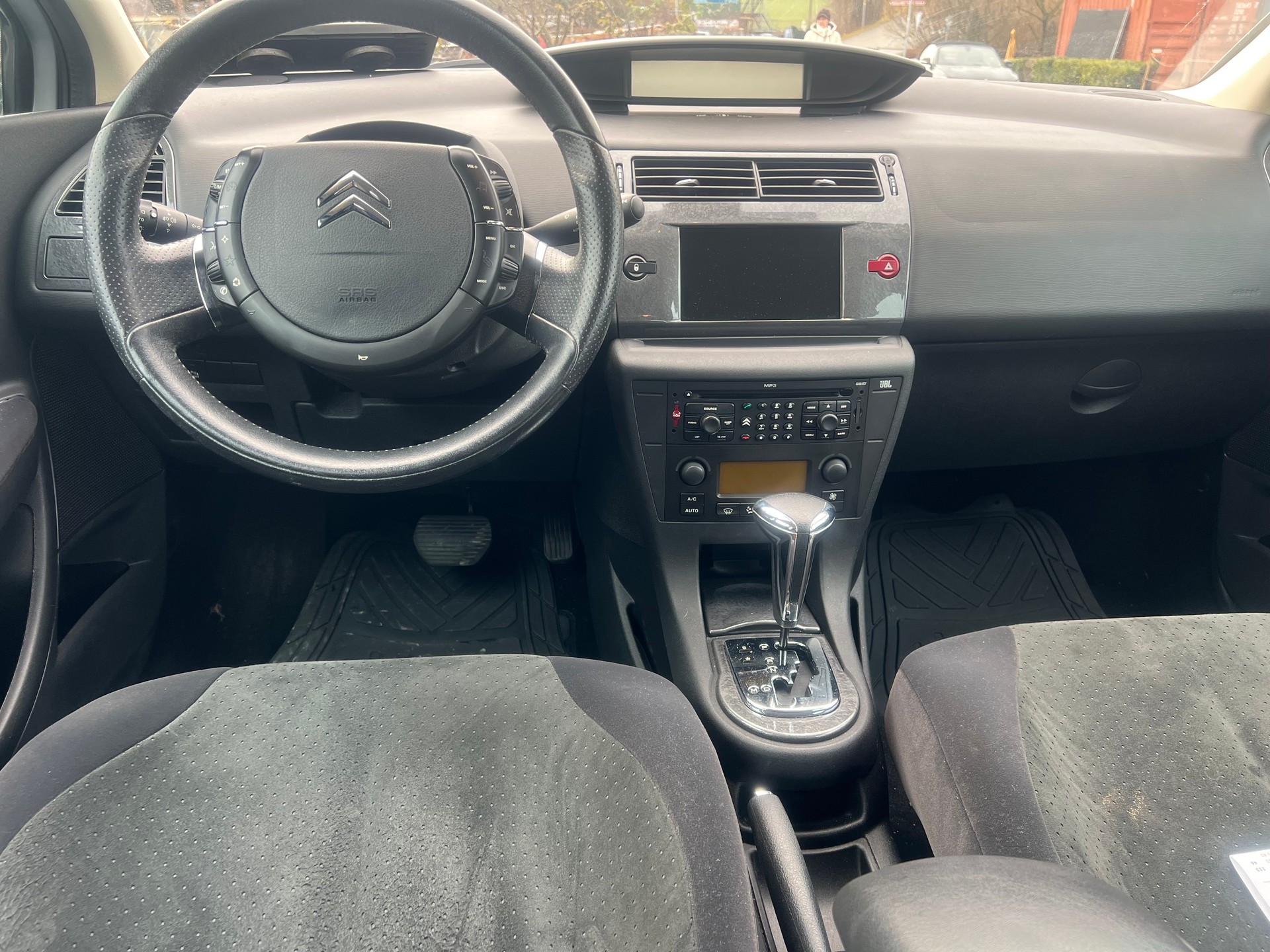 CITROEN C4 Berline 2.0i 16V Exclusive Automatic-image-14