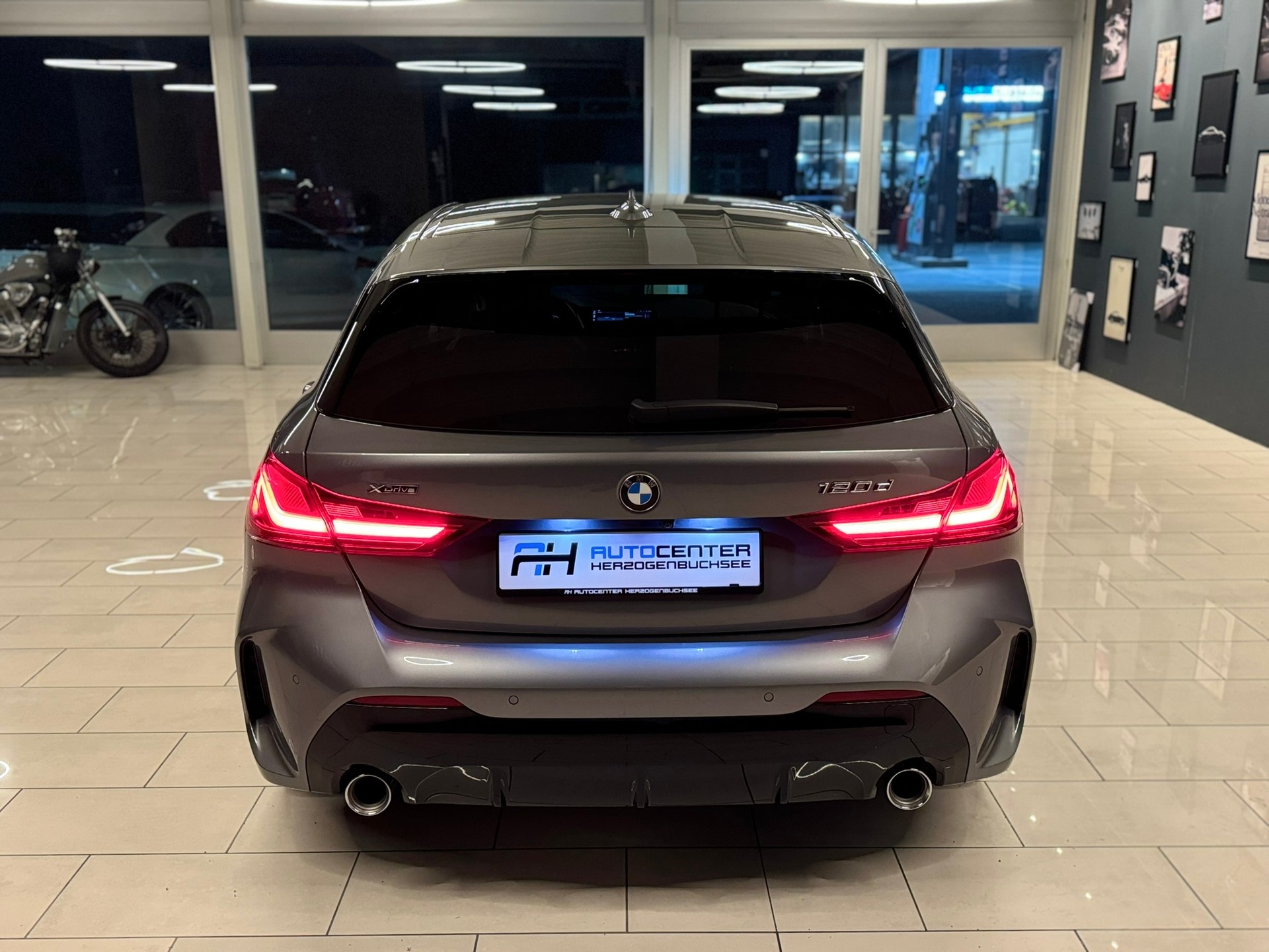 BMW 120d xDrive Steptronic Pure M Sport-image-5
