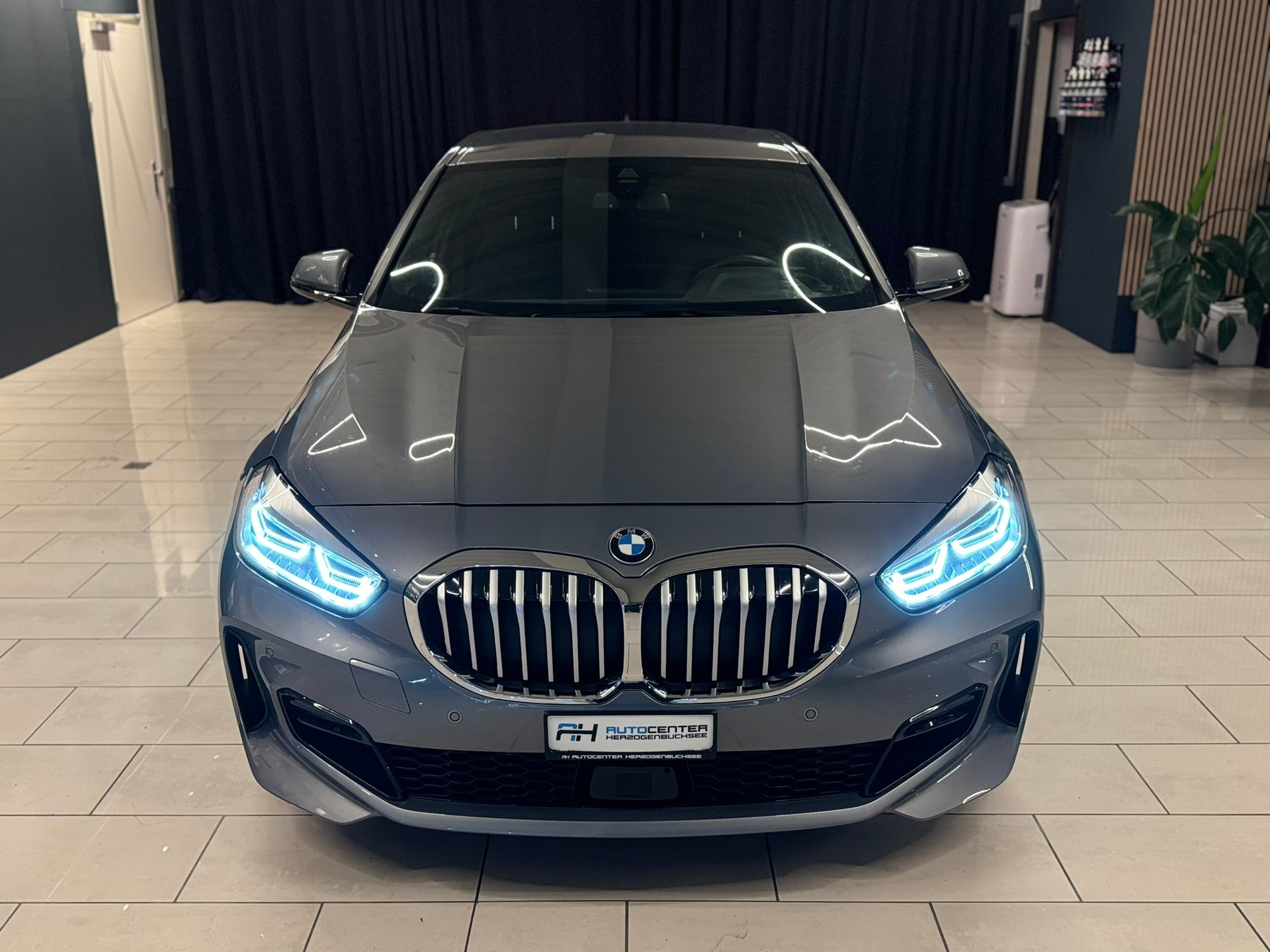 BMW 120d xDrive Steptronic Pure M Sport-showroom-element-1