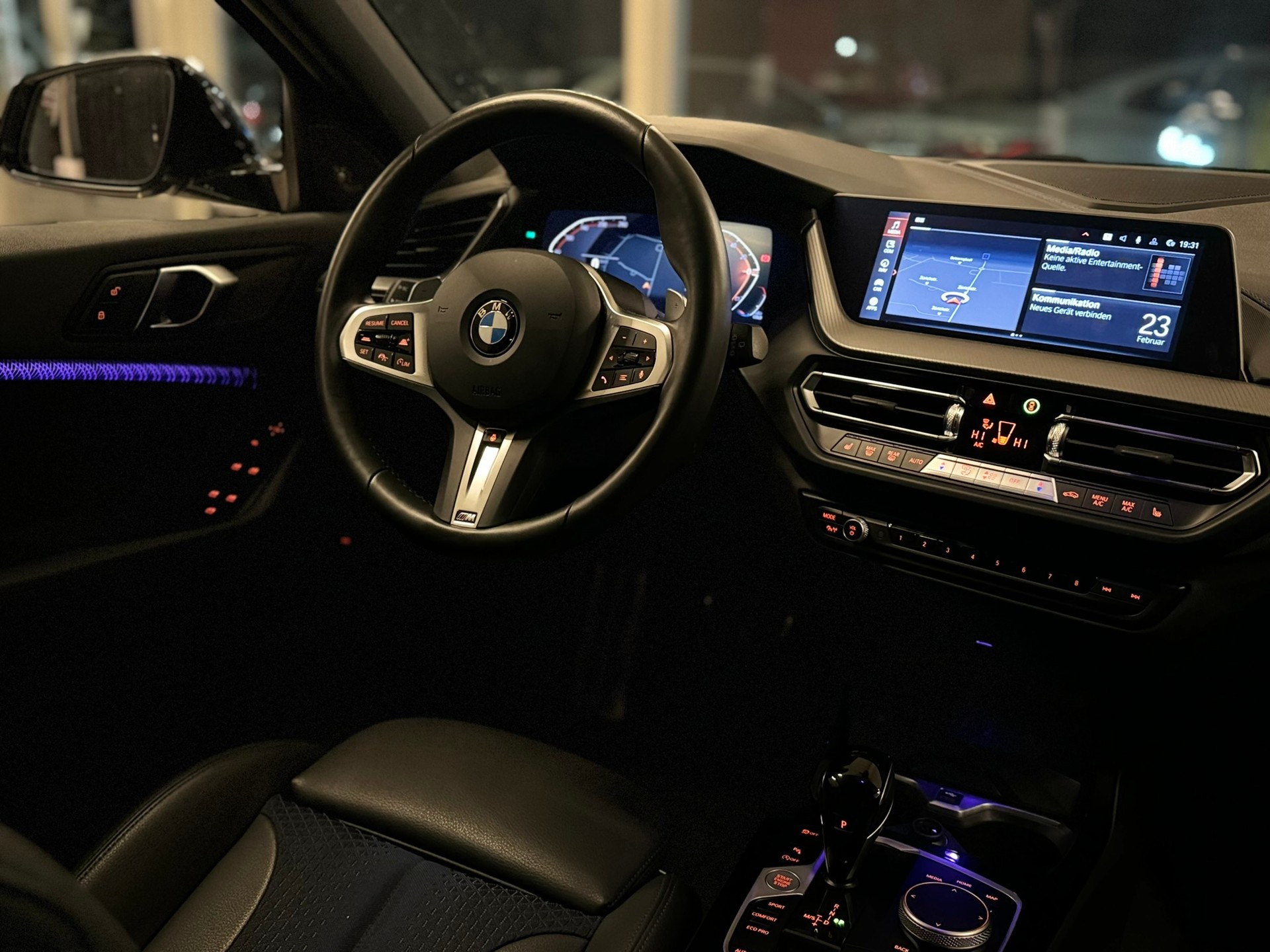 BMW 120d xDrive Steptronic Pure M Sport-image-10