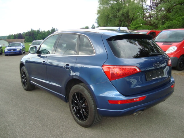 AUDI Q5 2.0 TDI quattro-image-5