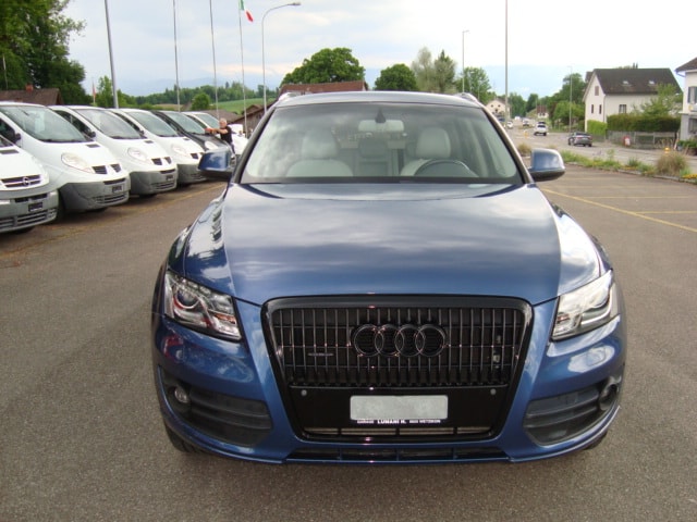 AUDI Q5 2.0 TDI quattro-image-1
