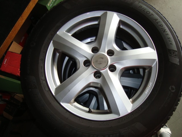 AUDI Q5 2.0 TDI quattro-image-12