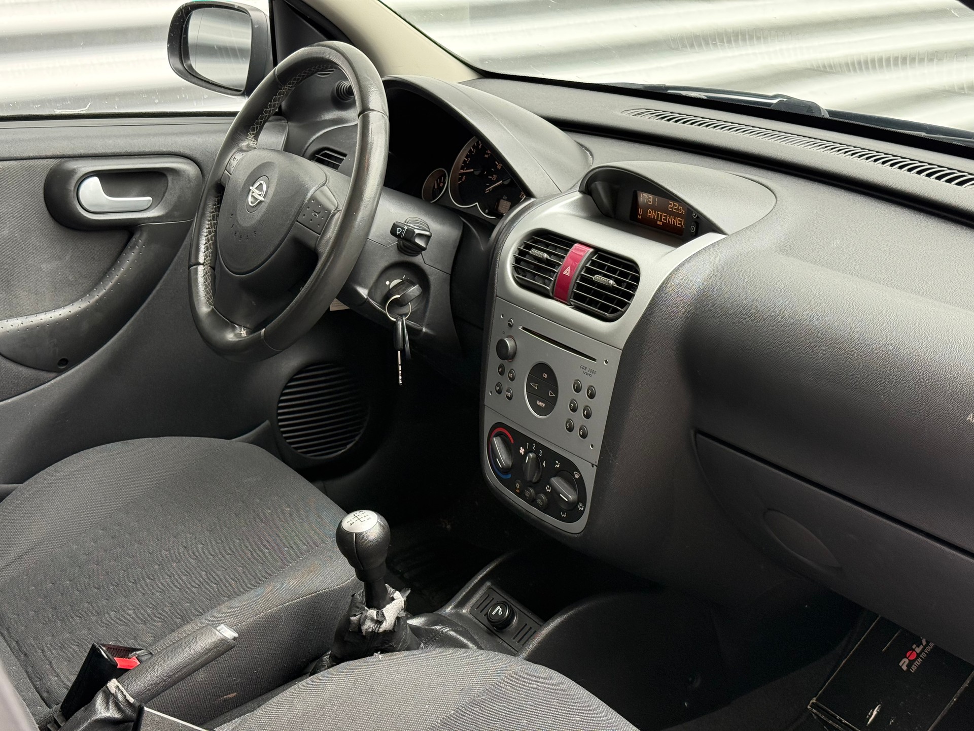 OPEL Corsa 1.2 16V Young-image-6