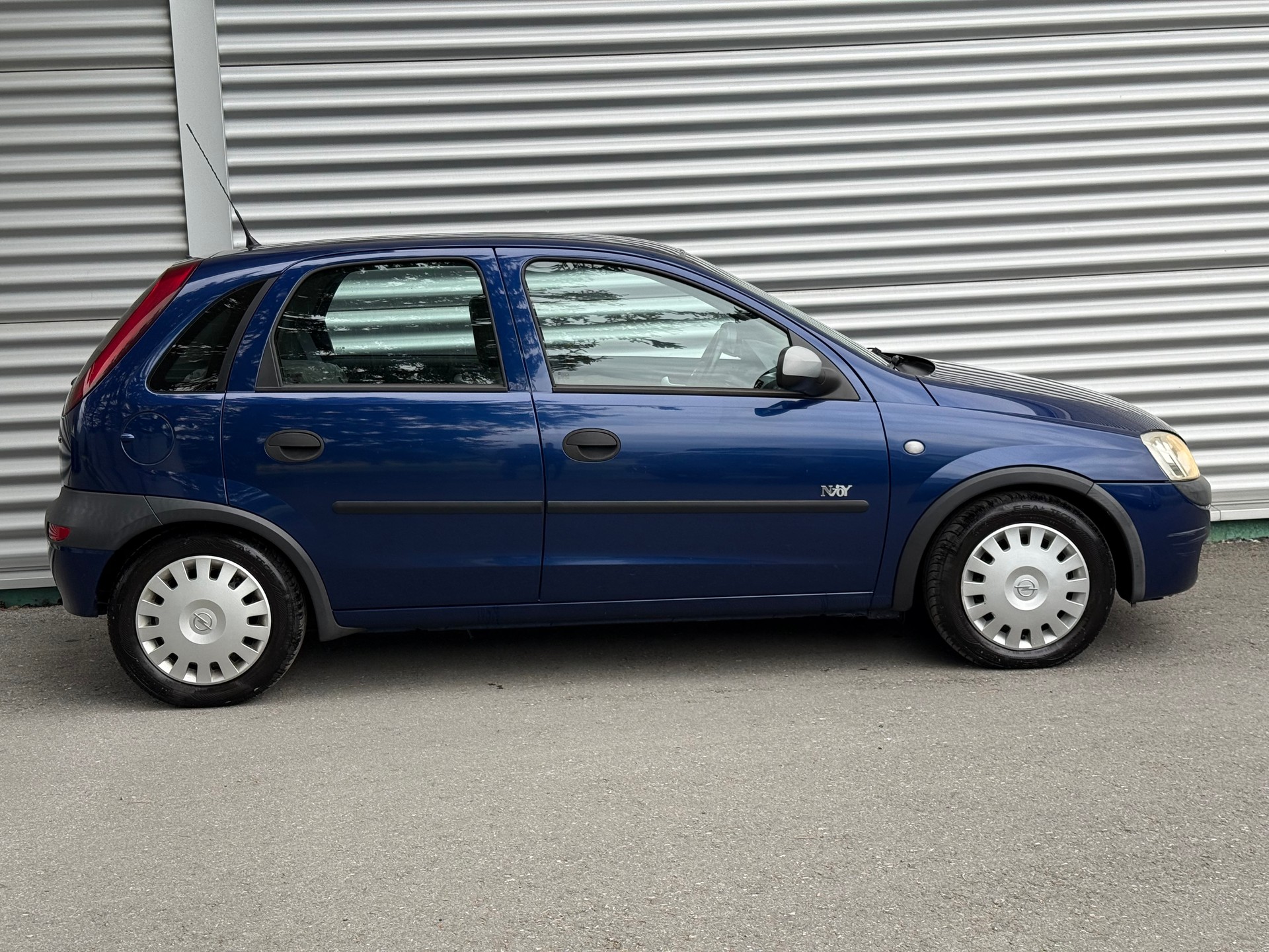 OPEL Corsa 1.2 16V Young-image-4
