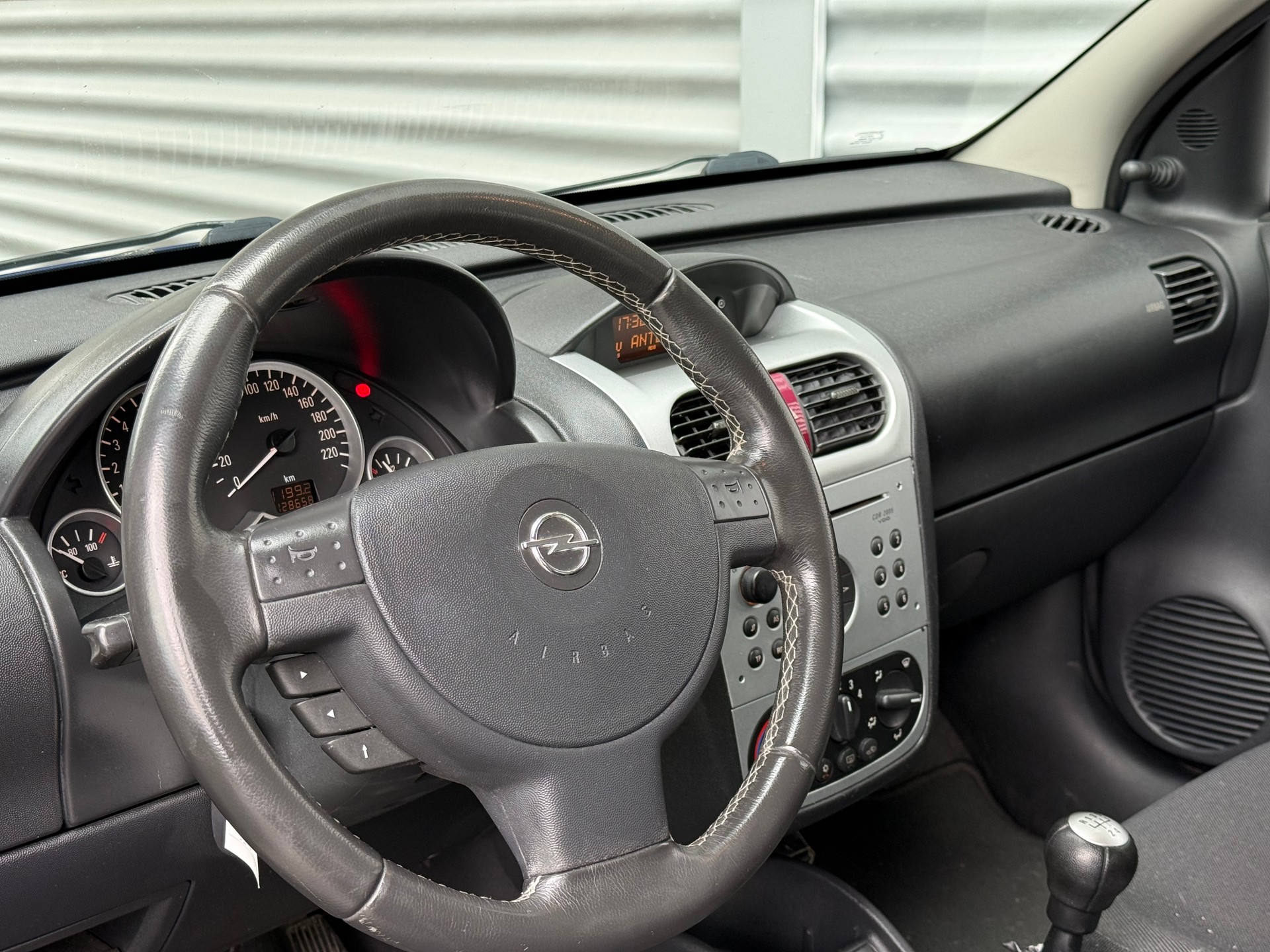 OPEL Corsa 1.2 16V Young-image-7