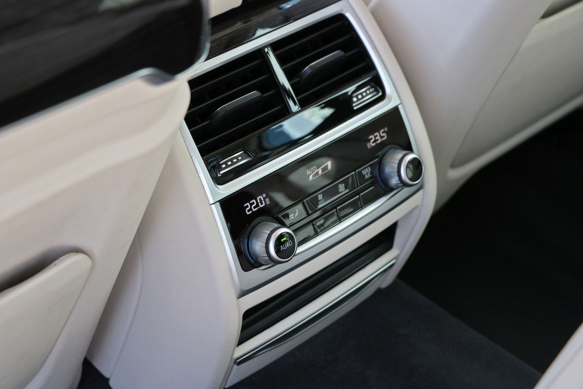 BMW 740d xDrive Steptronic-image-16