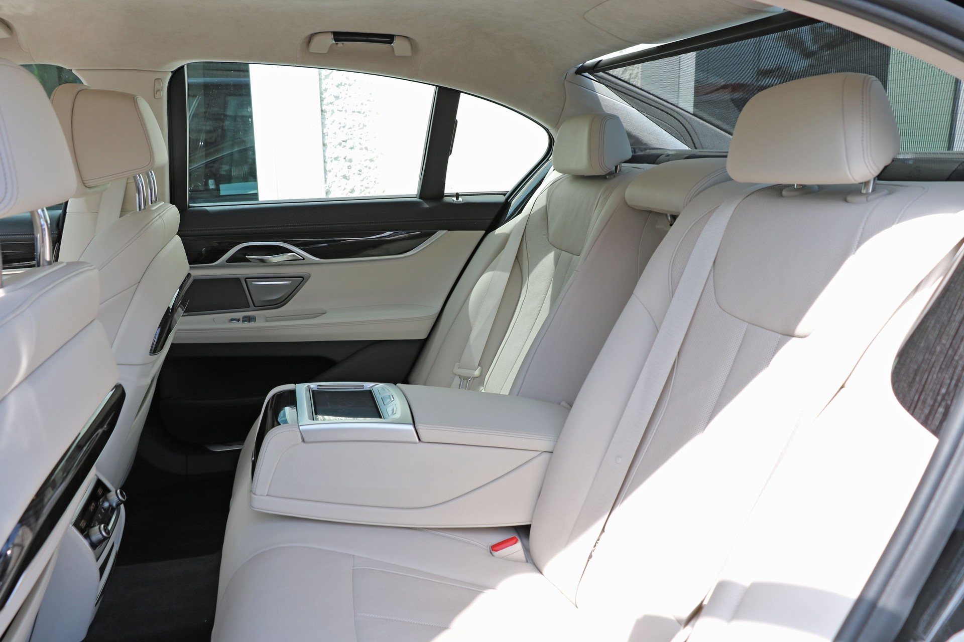 BMW 740d xDrive Steptronic-image-12