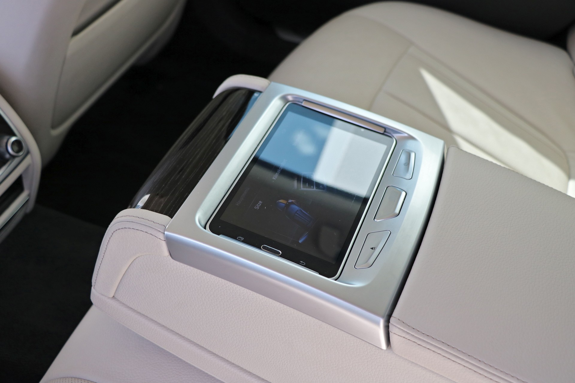BMW 740d xDrive Steptronic-image-14