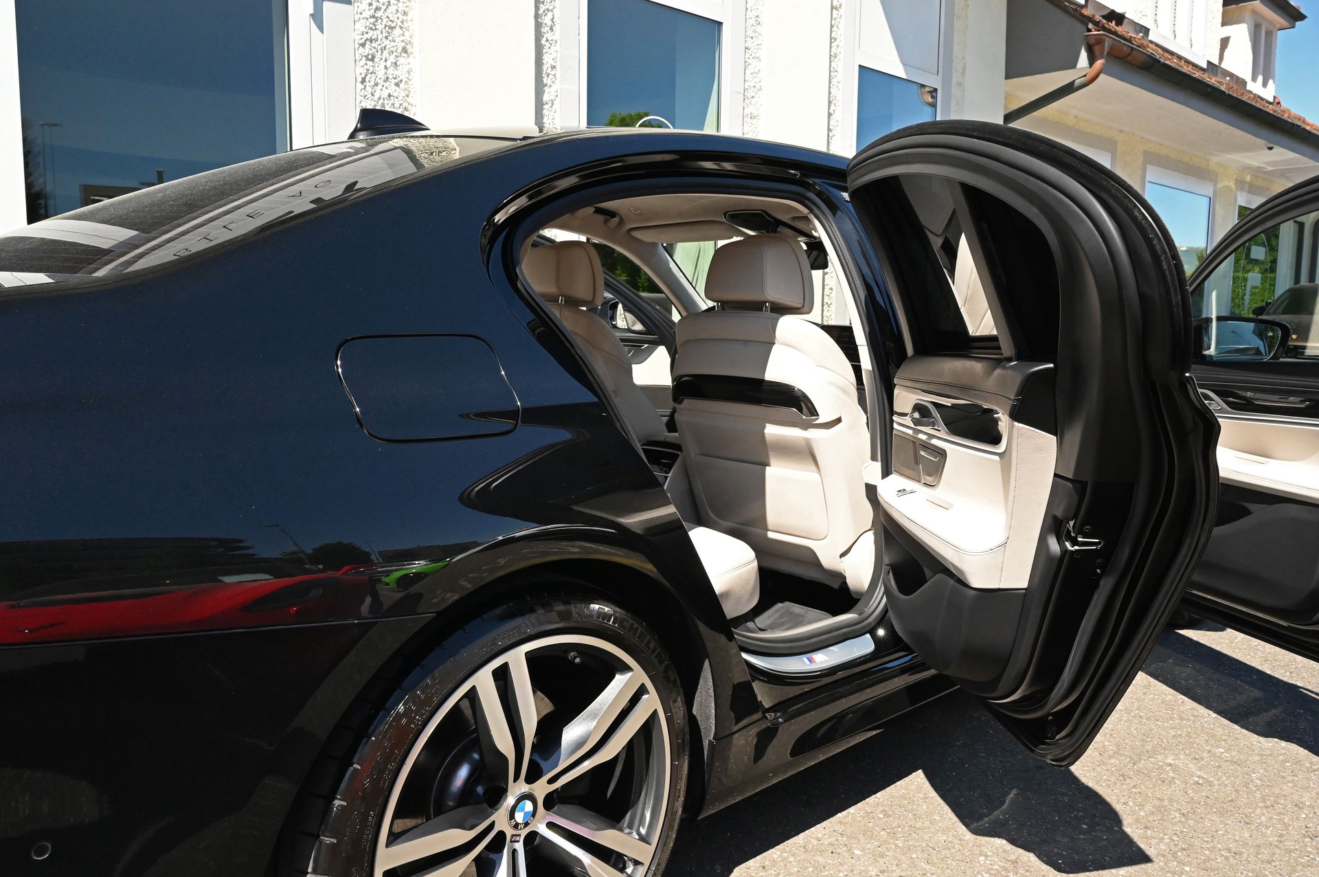 BMW 740d xDrive Steptronic-image-25