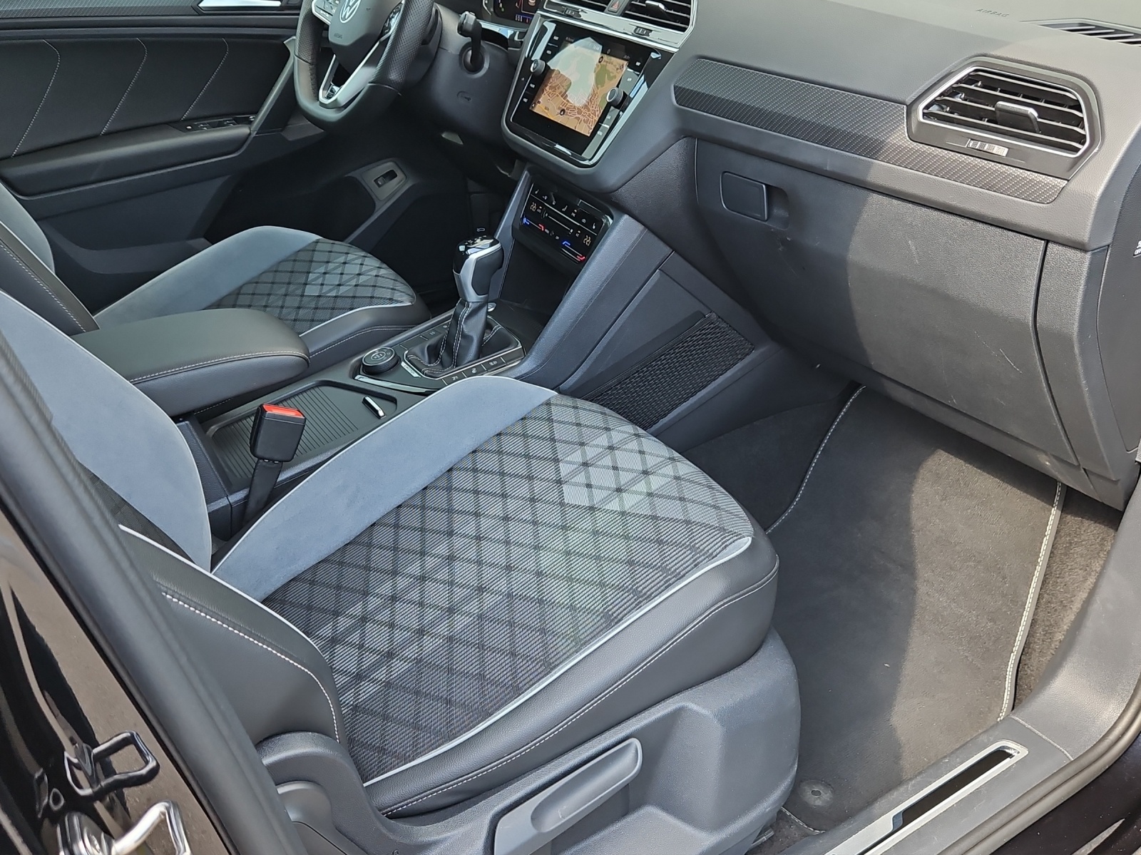 VW Tiguan 2.0 TDI SCR R-Line 4Motion DSG-image-15