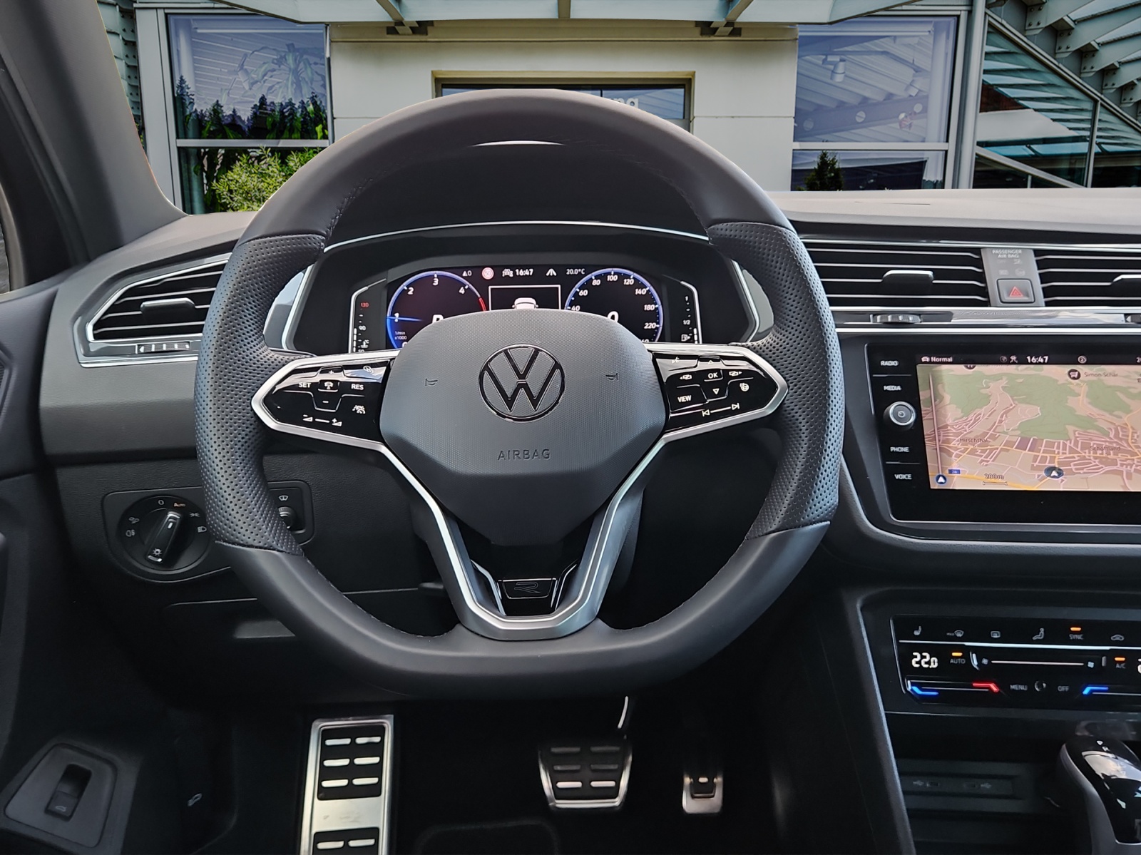 VW Tiguan 2.0 TDI SCR R-Line 4Motion DSG-image-11