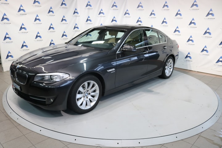 BMW 528i xDrive Steptronic-image-12