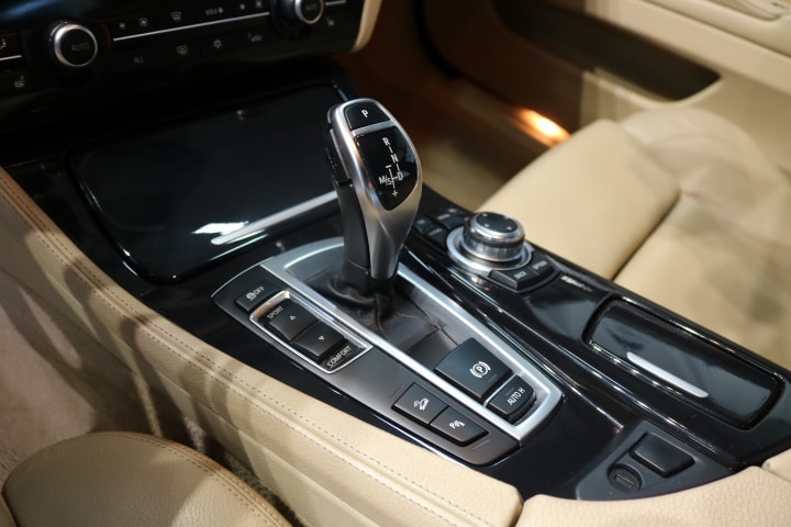 BMW 528i xDrive Steptronic-image-32
