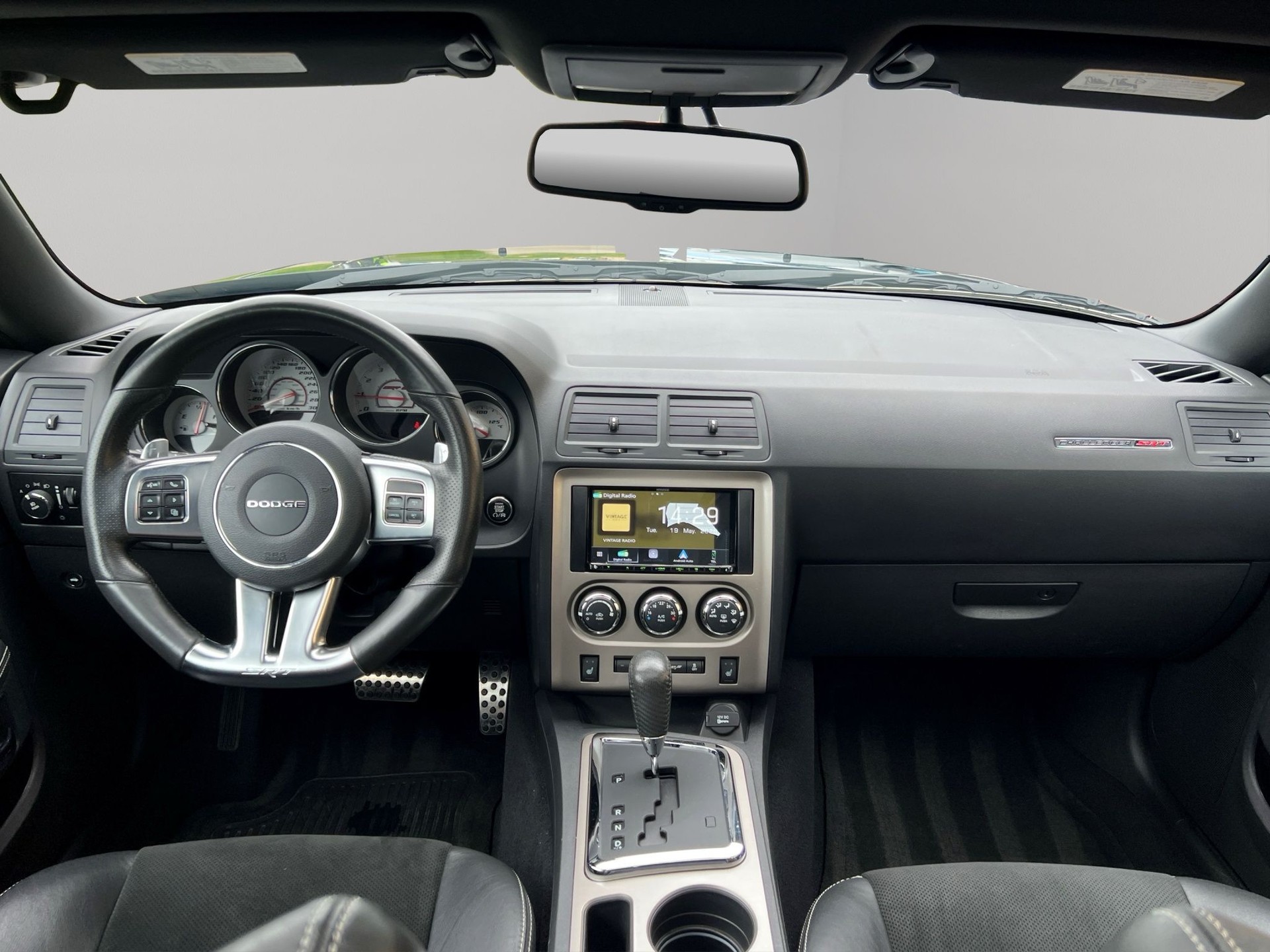 DODGE SRT8 6.4 HEMI-image-13
