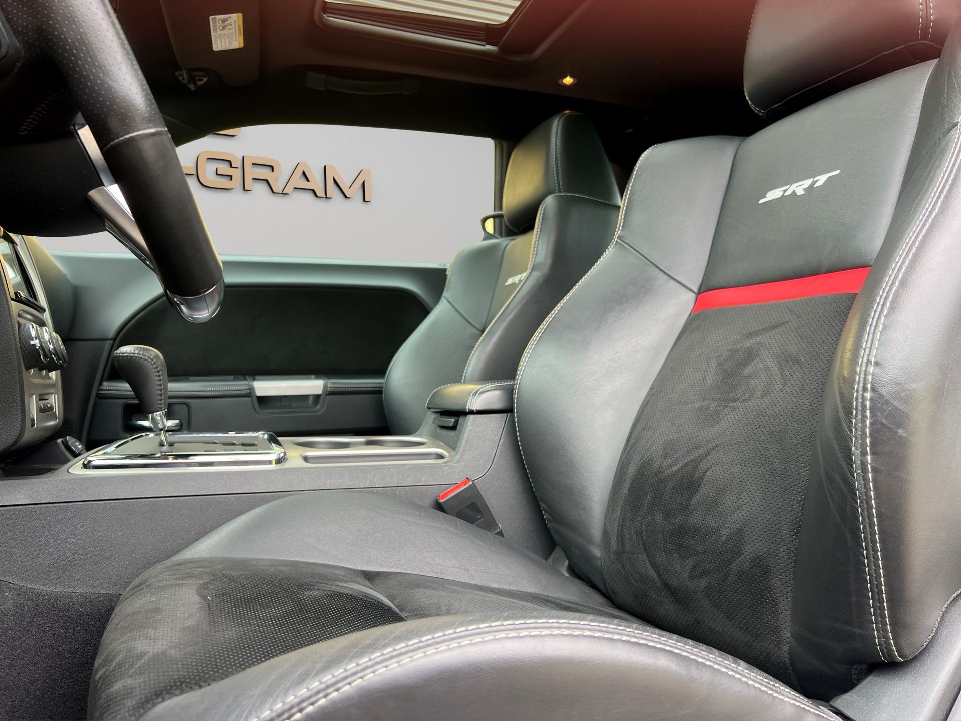DODGE SRT8 6.4 HEMI-image-11