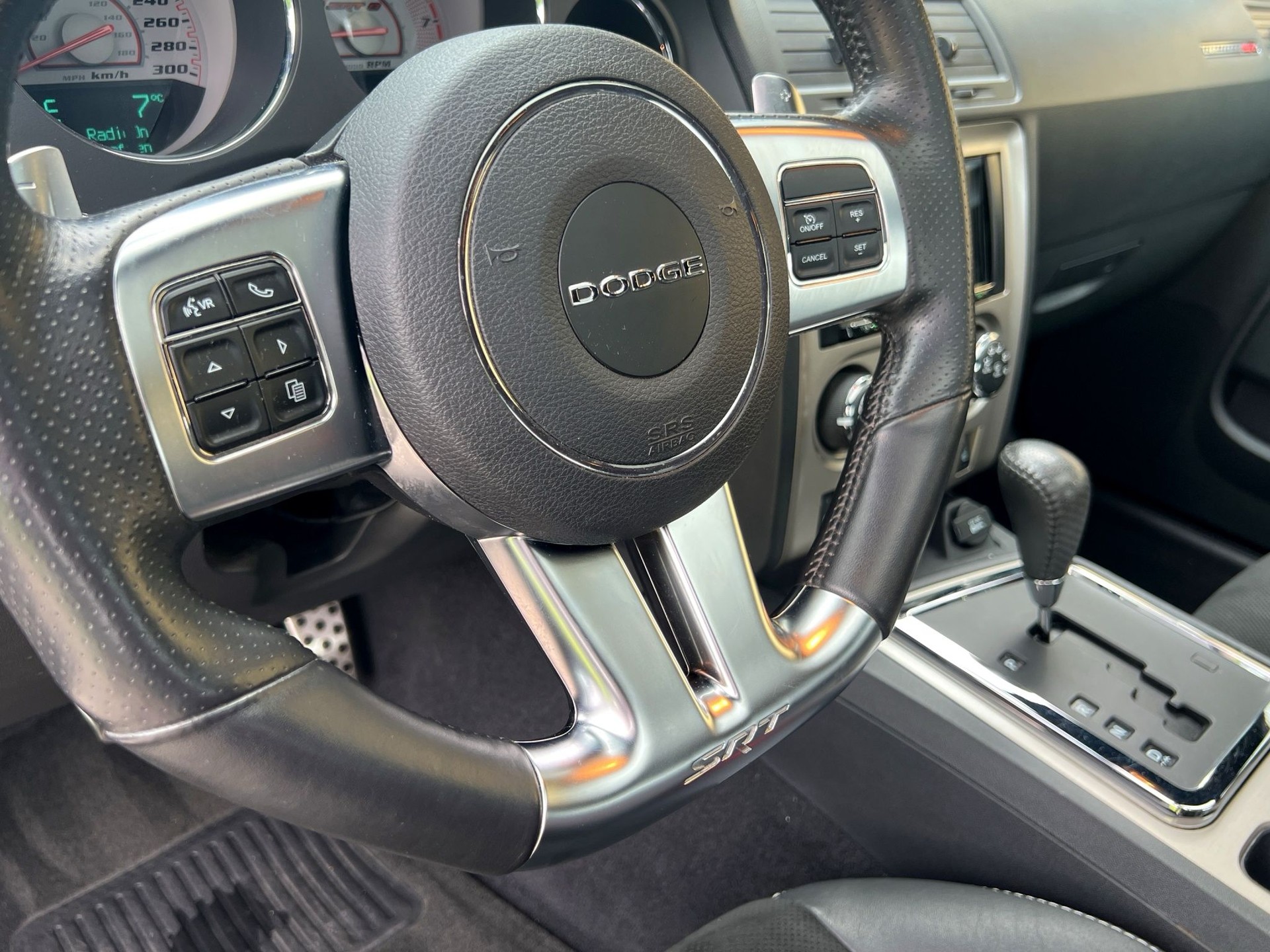 DODGE SRT8 6.4 HEMI-image-15