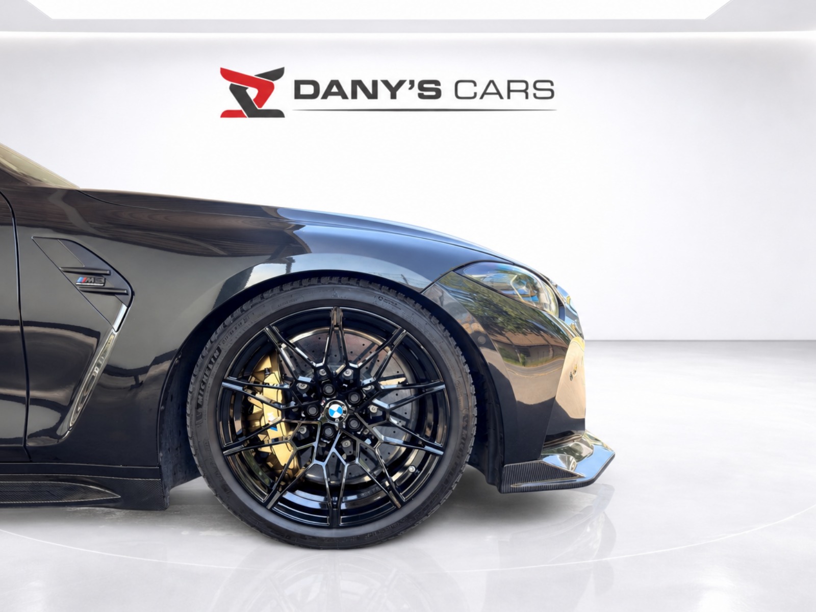 BMW M3 Competition LCI xDrive M-Performance-showroom-element-3