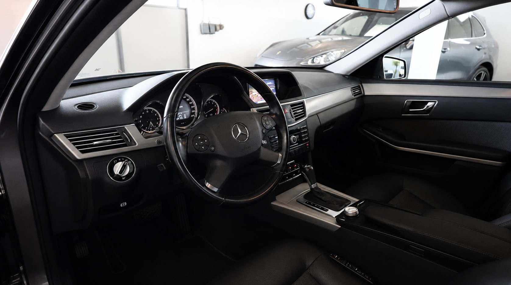 MERCEDES-BENZ E 250 BlueEF-showroom-element-3