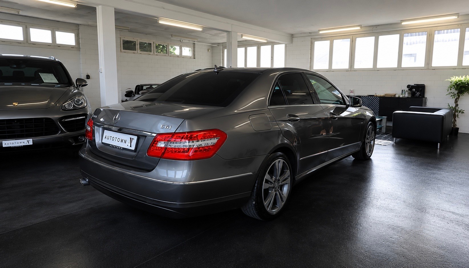 MERCEDES-BENZ E 250 BlueEF-showroom-element-1