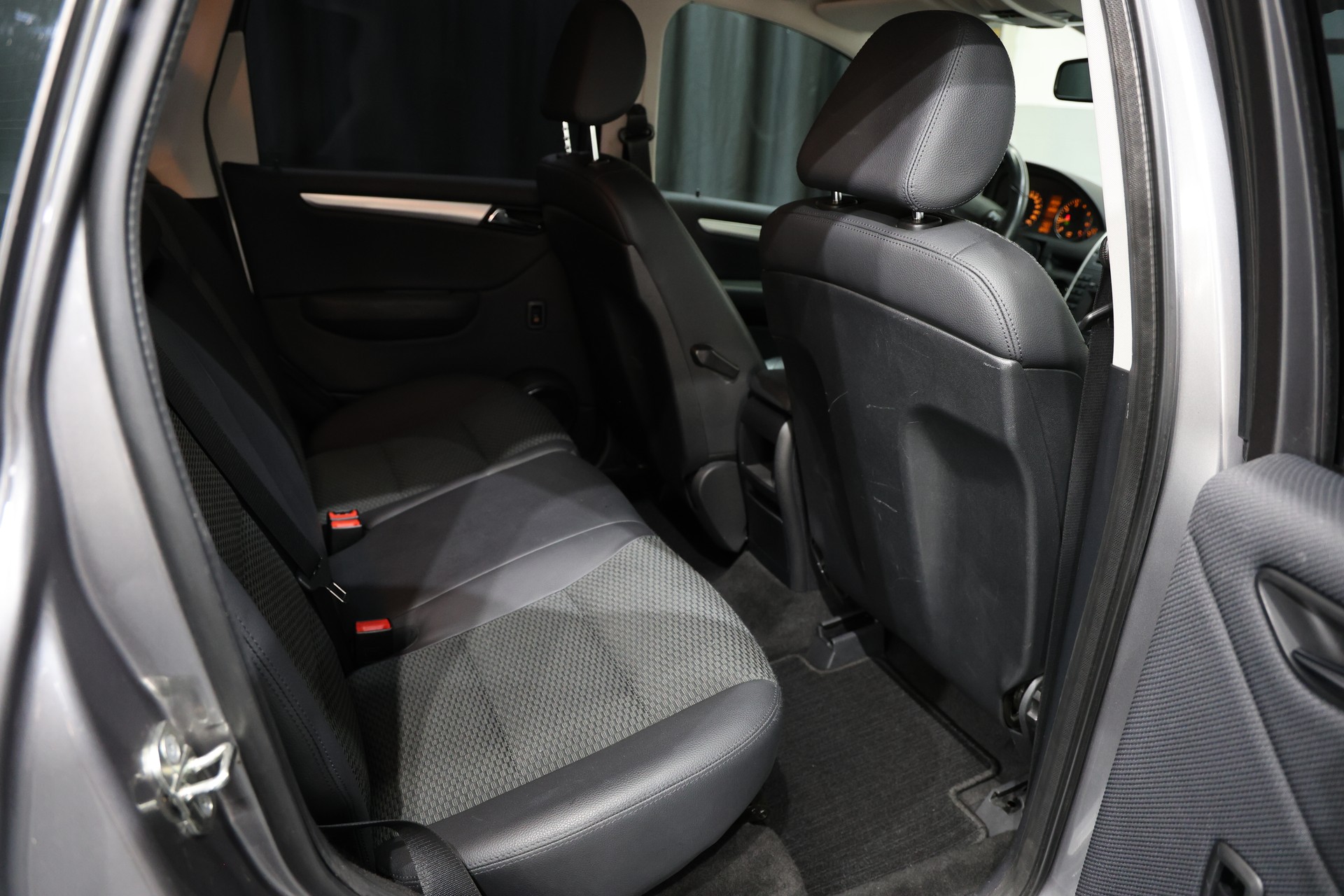MERCEDES-BENZ A 180 Avantgarde-image-12
