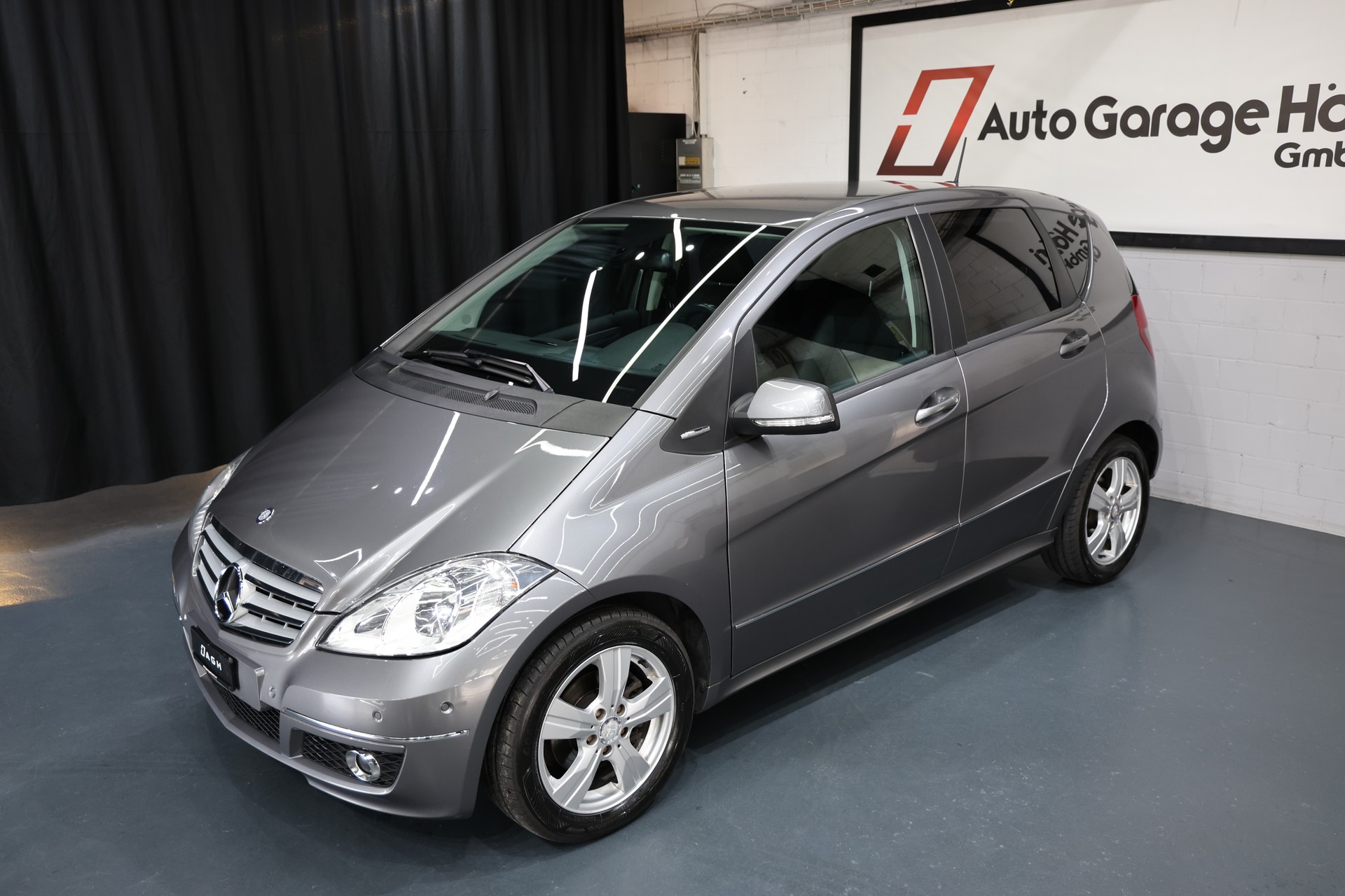 MERCEDES-BENZ A 180 Avantgarde-showroom-element-3