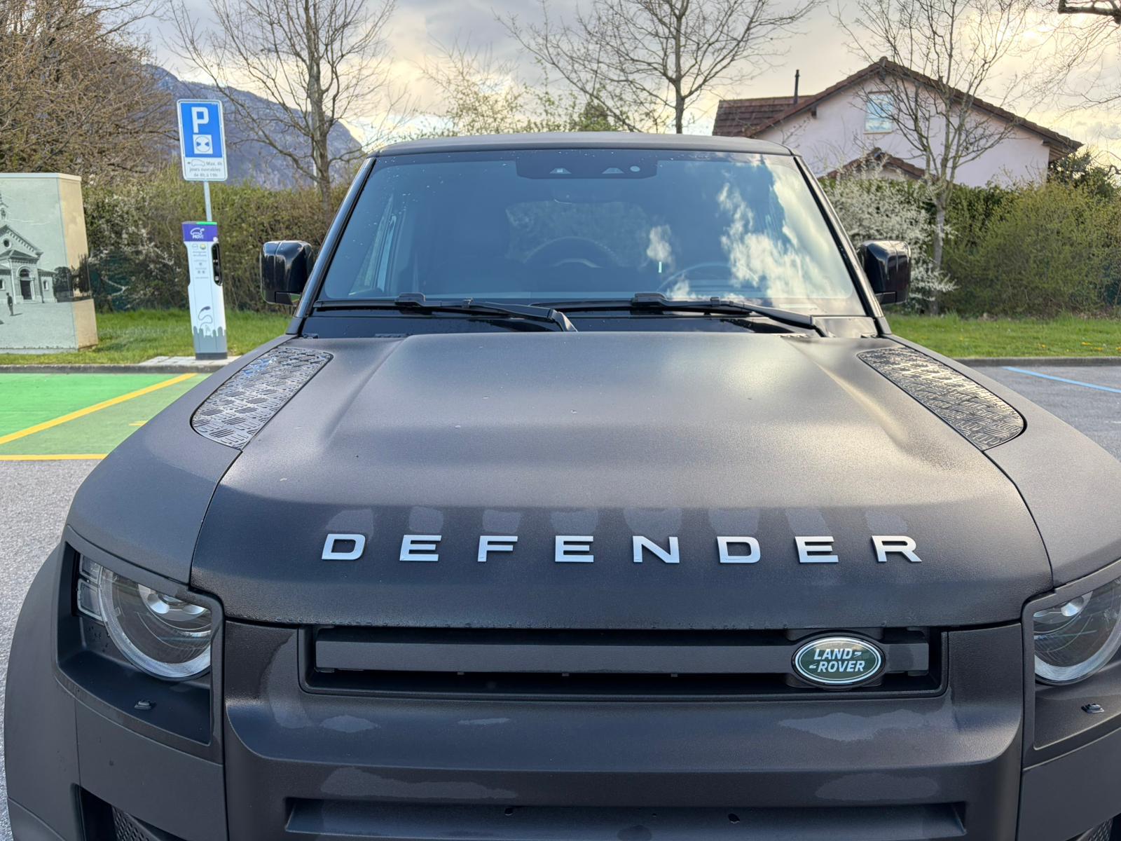 LAND ROVER Defender 110 3.0 D I6 250 X-Dynamic HSE AWD AT8-image-1