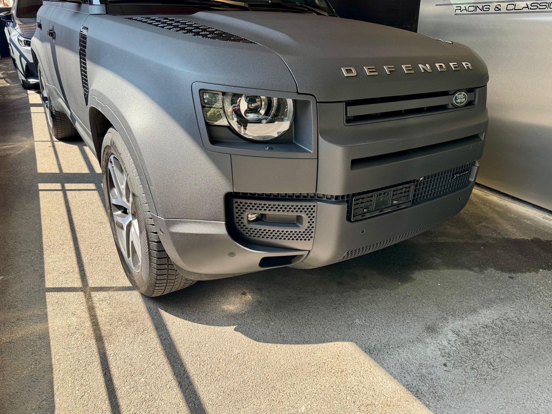 LAND ROVER Defender 110 3.0 D I6 250 X-Dynamic HSE AWD AT8-image-2
