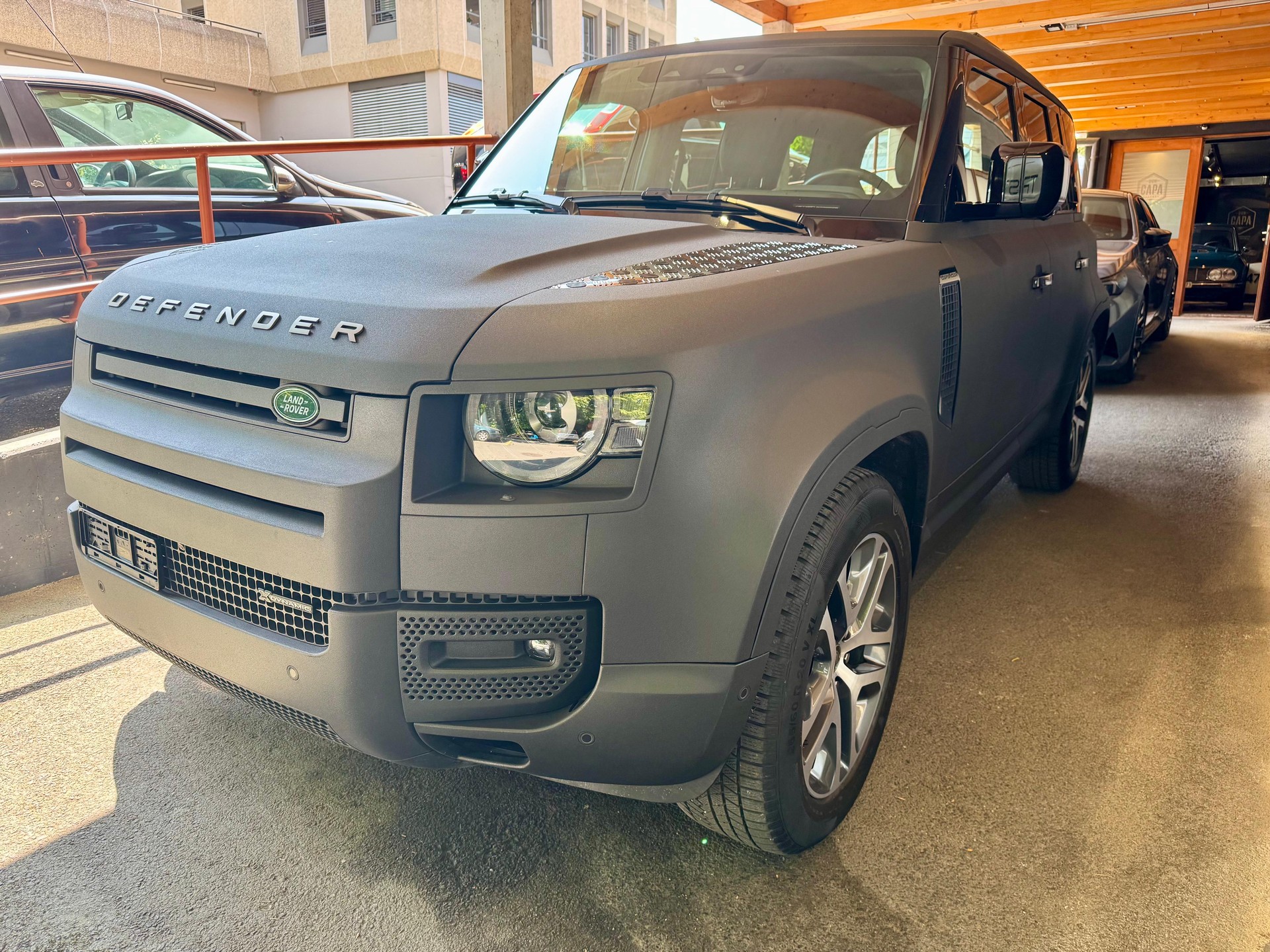 LAND ROVER Defender 110 3.0 D I6 250 X-Dynamic HSE AWD AT8-image-3