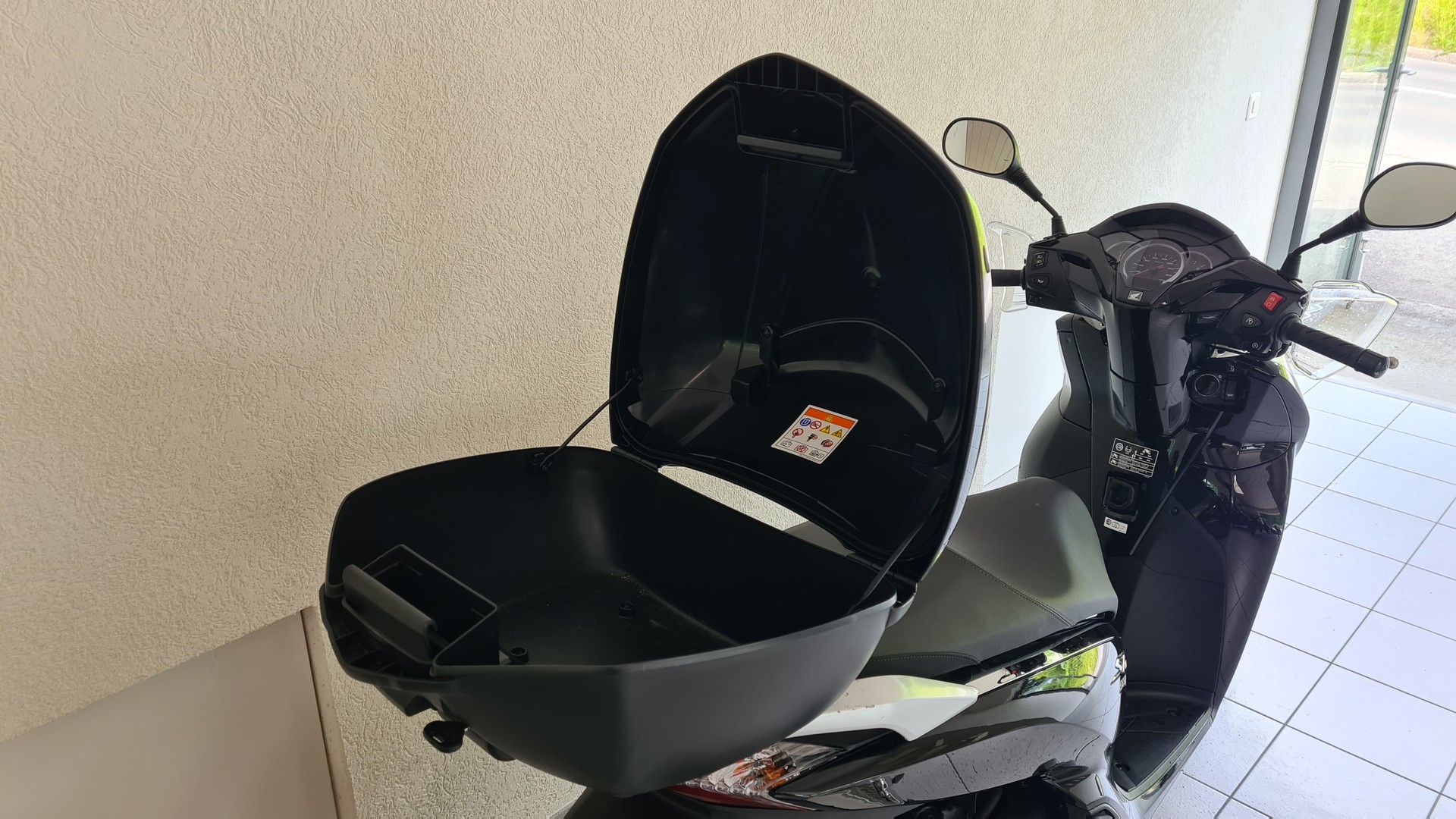 HONDA SH 300 i ABS-image-12