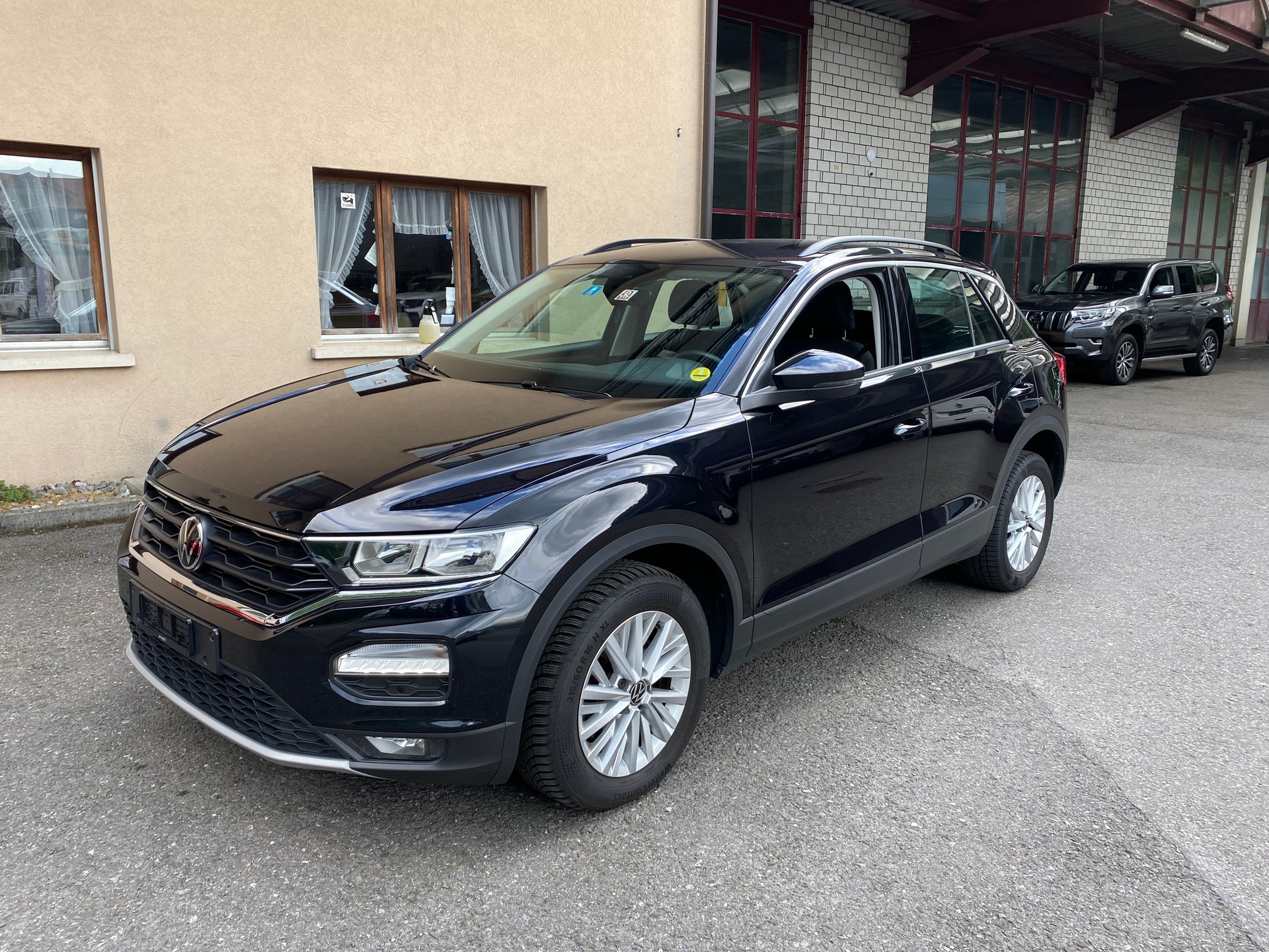 VW T-Roc 2.0 TDI SCR Advance DSG 4Motion-image-1