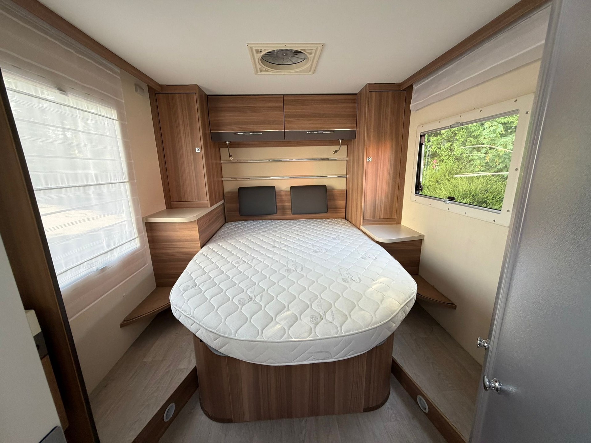 CHALLENGER Challenger 398 Mageo mit Queensbett – Top-Zustand & Einzigartiges Garantie-Paket!-image-24
