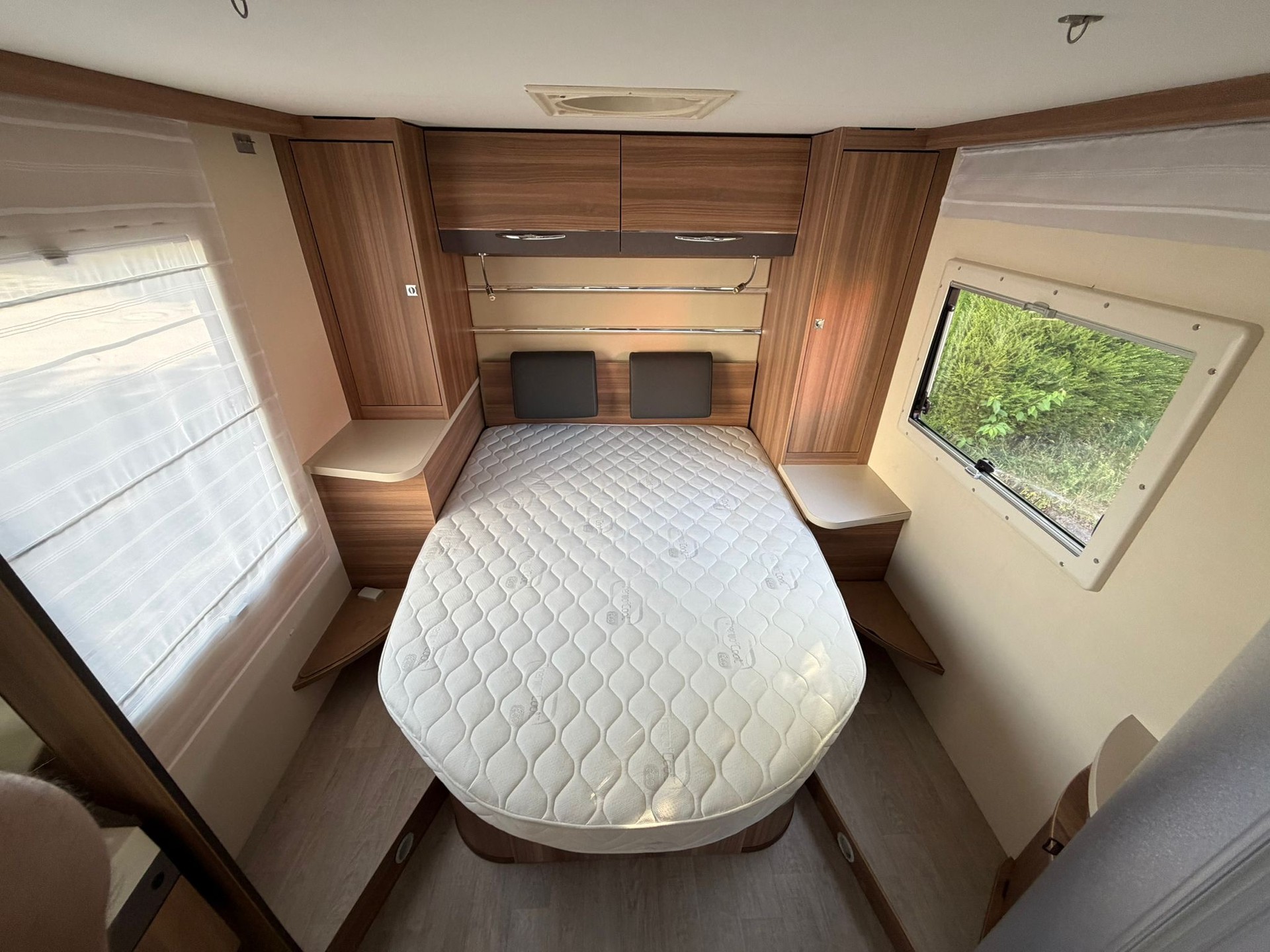 CHALLENGER Challenger 398 Mageo mit Queensbett – Top-Zustand & Einzigartiges Garantie-Paket!-image-22