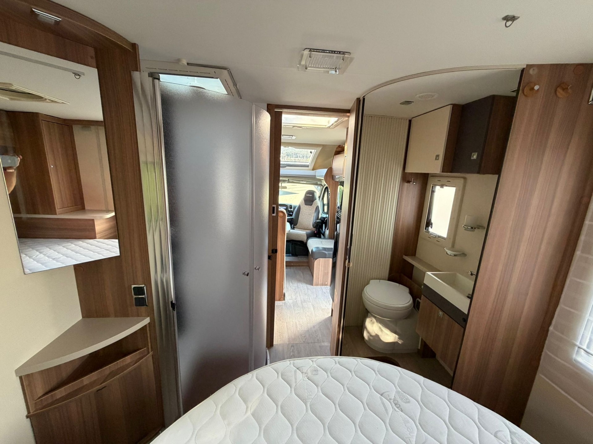 CHALLENGER Challenger 398 Mageo mit Queensbett – Top-Zustand & Einzigartiges Garantie-Paket!-image-25