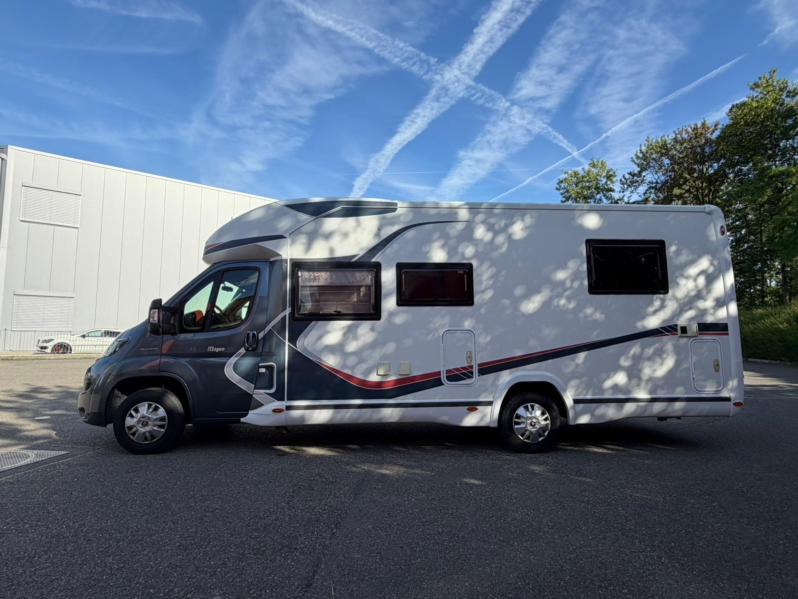 CHALLENGER Challenger 398 Mageo mit Queensbett – Top-Zustand & Einzigartiges Garantie-Paket!-showroom-element-3