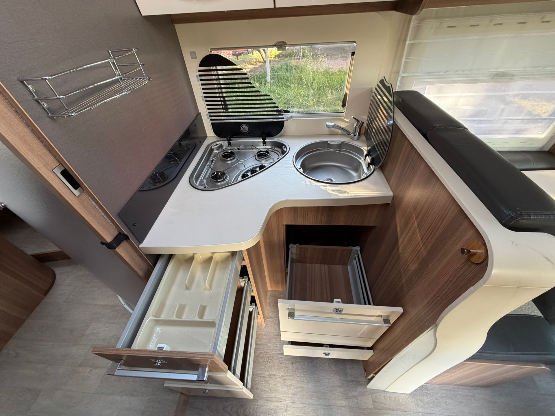 CHALLENGER Challenger 398 Mageo mit Queensbett – Top-Zustand & Einzigartiges Garantie-Paket!-image-14