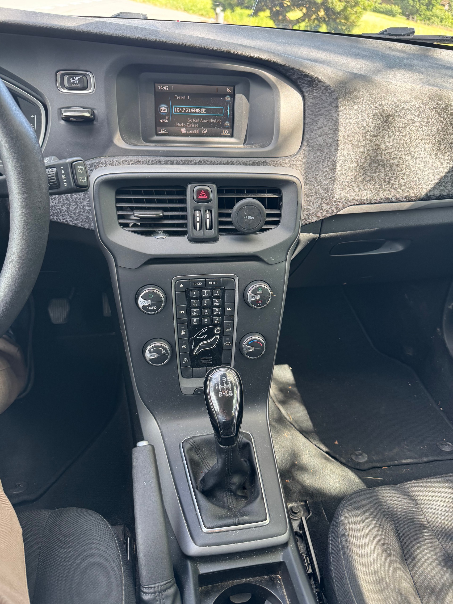 VOLVO V40 D2-image-14