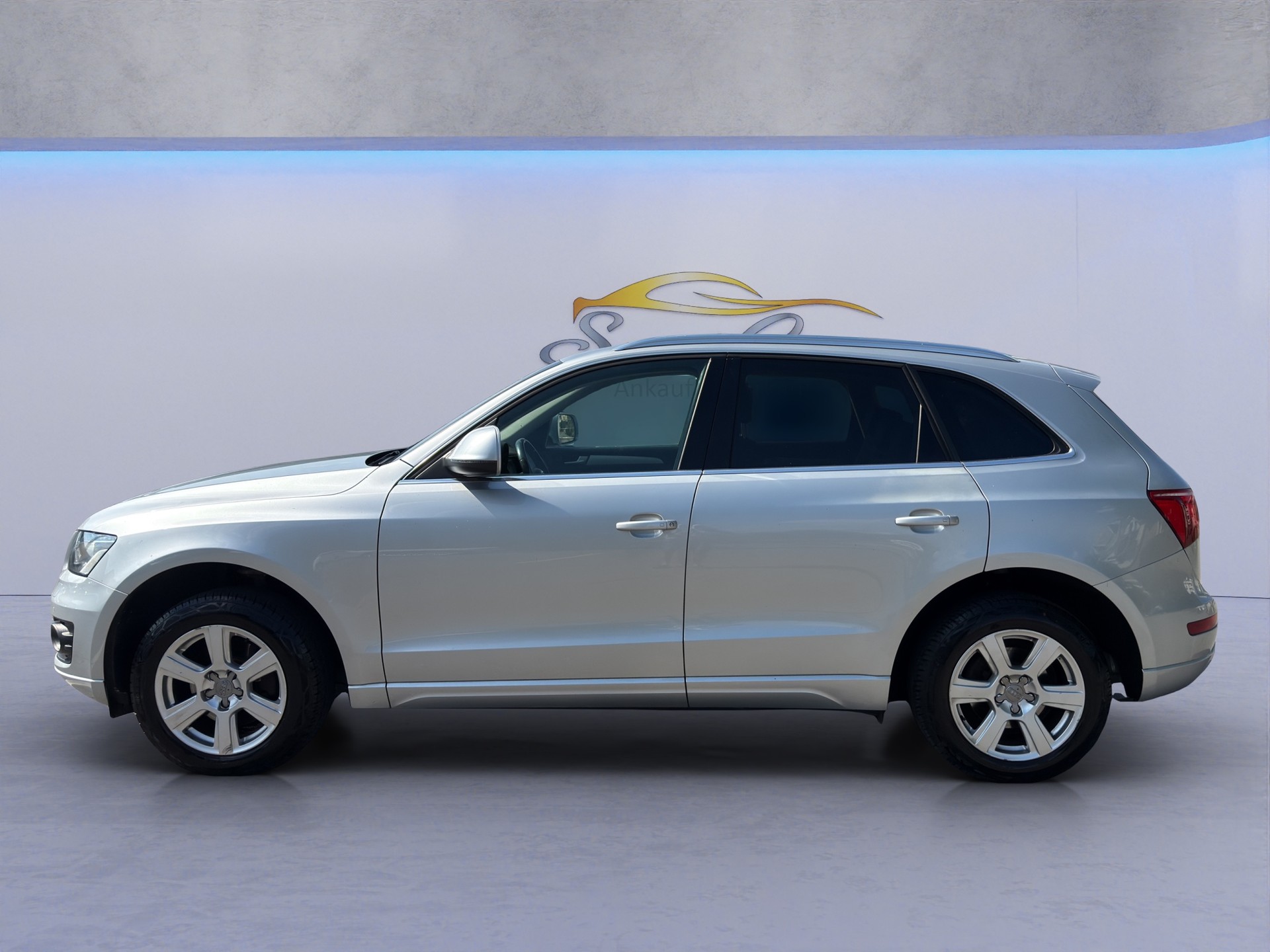 AUDI Q5 2.0 TFSI quattro S-tronic-showroom-element-1