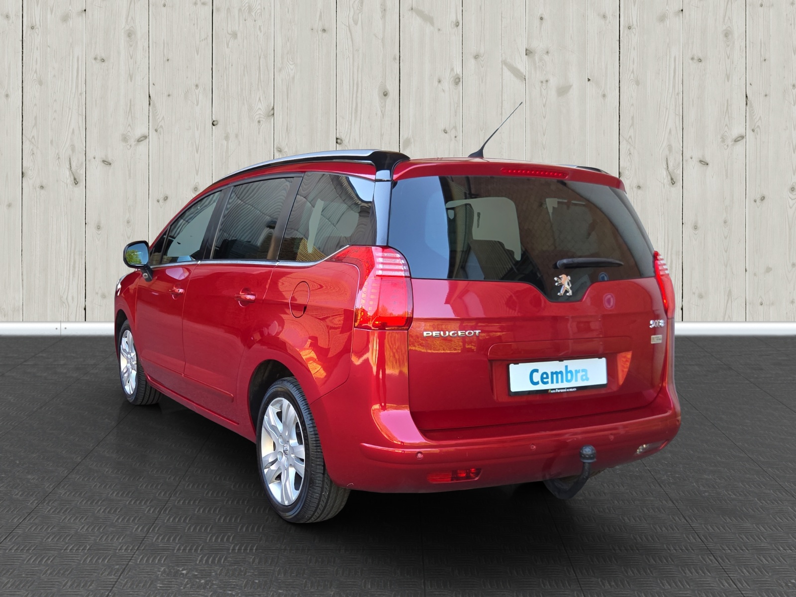 PEUGEOT 5008 1.6 16V T Family Automatic-image-4