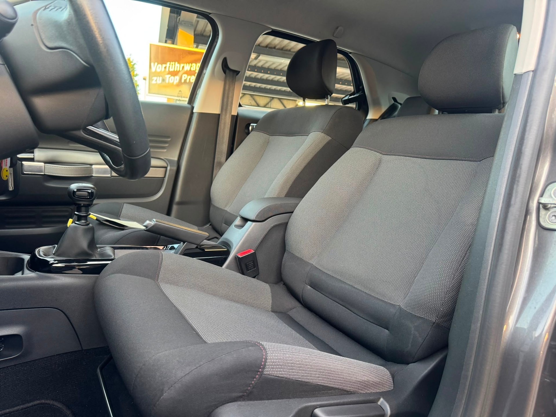 CITROEN C4 Cactus 1.2 Pure Tech Feel-image-13