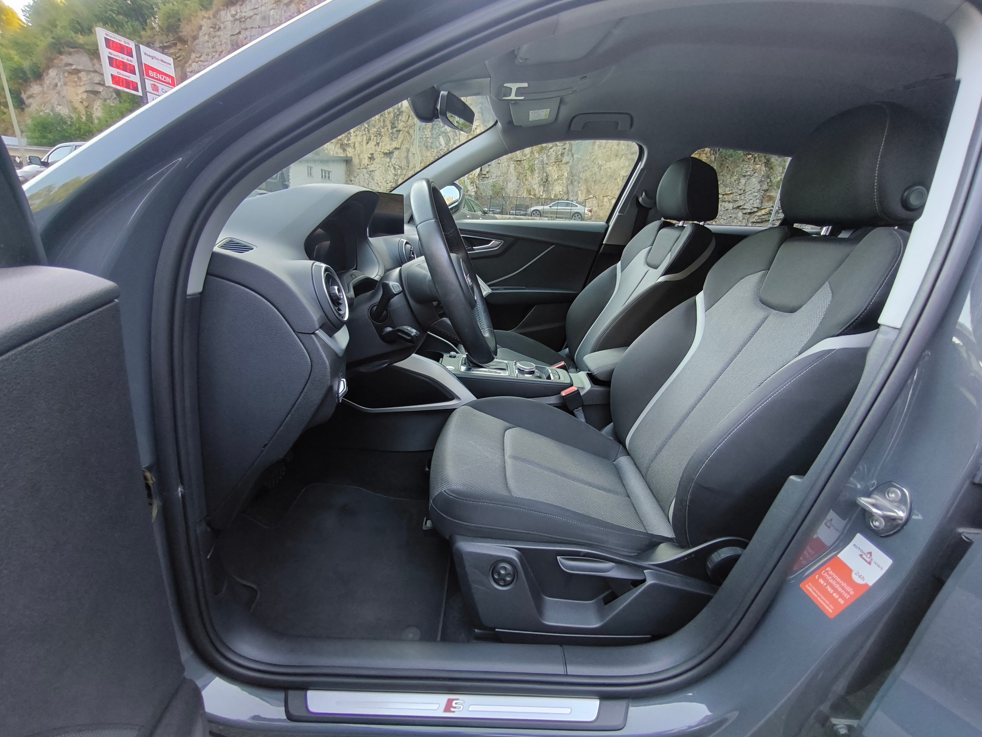 AUDI Q2 2.0 TFSI sport quattro S-tronic-image-16
